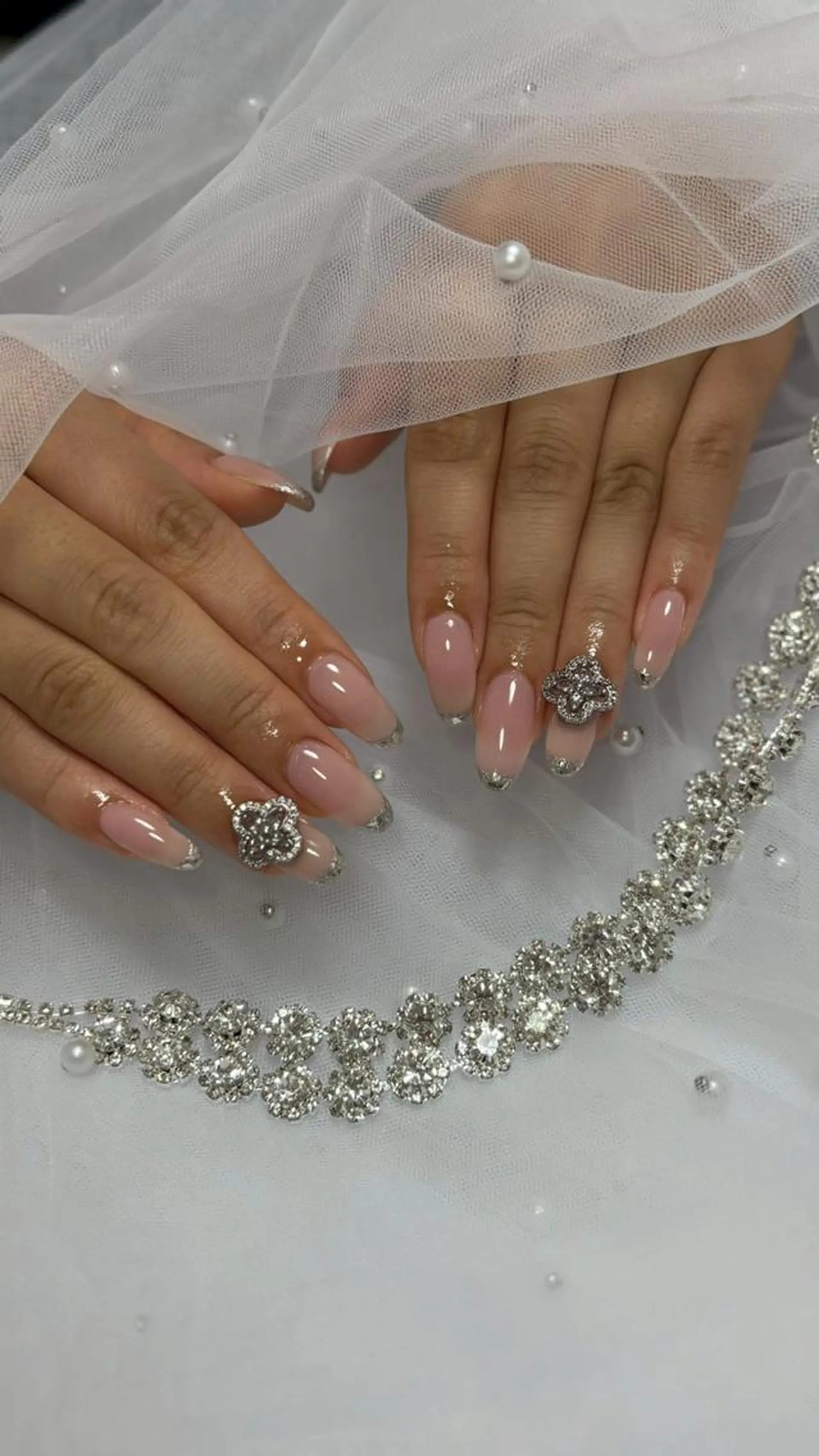 ネイル オーロラネイル ボルドー クリアネイル フラッシュネイル フットネイル メラク難波/長さだし パラジェルフィルインのネイルデザイン