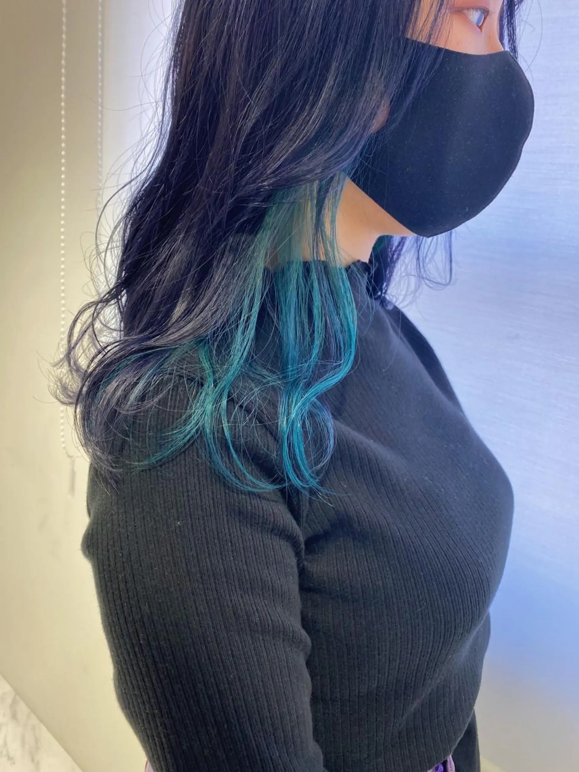 セミロング カラー 黒髪 ブルーカラー ブルーブラック ヘアカラー 新井 広之のヘアスタイル