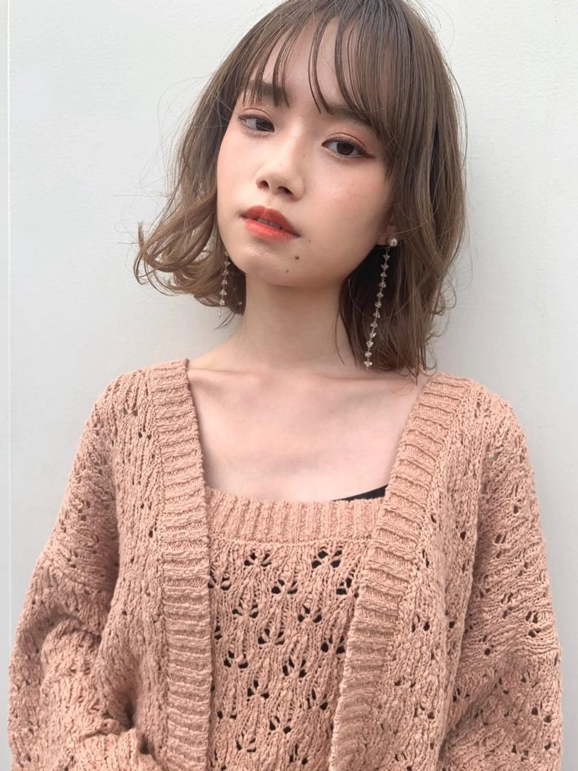 ショート レイヤーカット、 大人可愛い 中村美羅のヘアスタイル