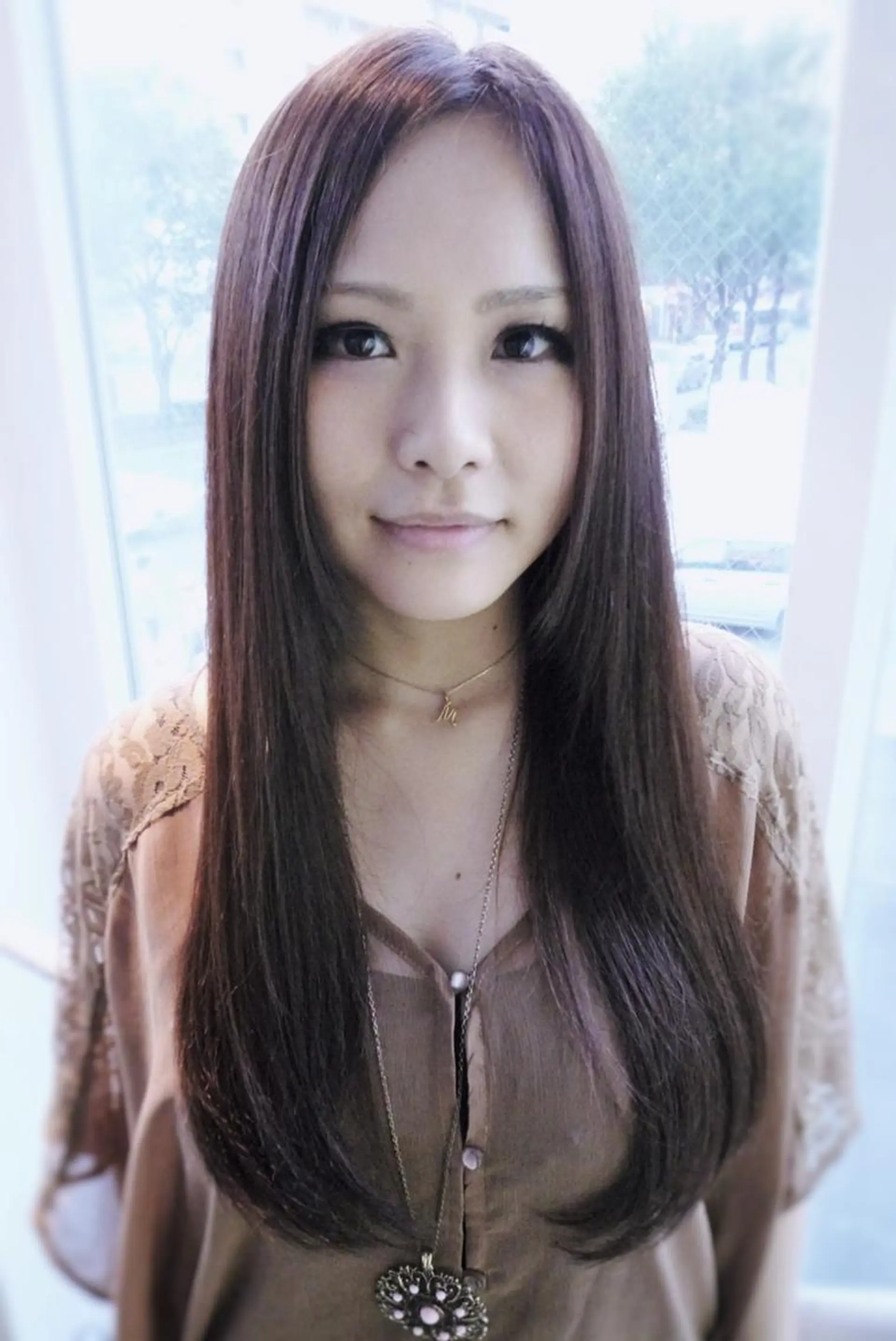 セミロング 小顔カット ヘアカラー 縮毛矯正 パピヨンロゼ中川 髪質改善/低ダメージのヘアスタイル