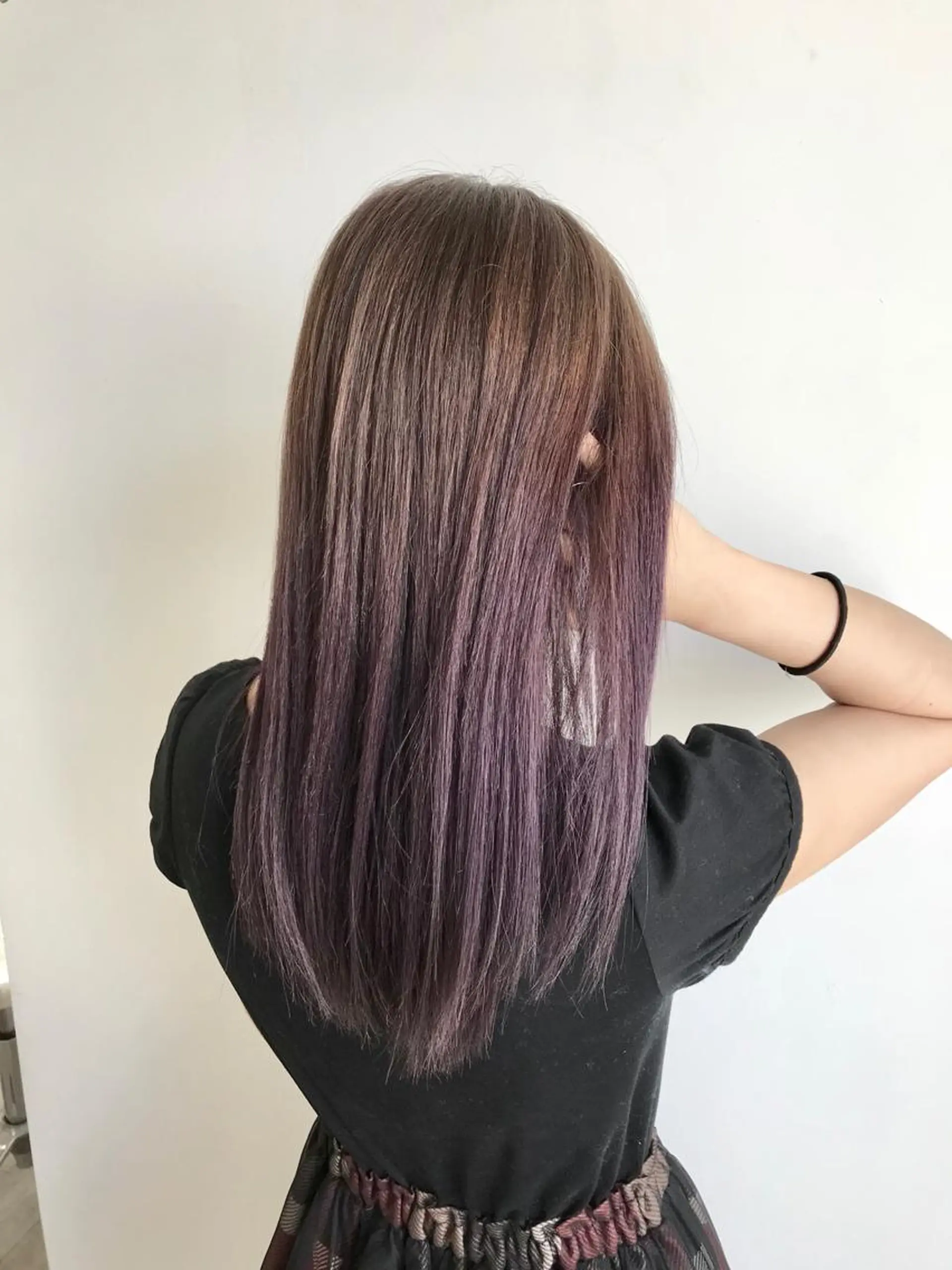 セミロング カラー アッシュ グラデーションカラー バイオレットカラー バイオレットアッシュ カット ヘアカラー トリートメント ヘッドスパ ヘアセット Akua【代表】 Kazumaのヘアスタイル