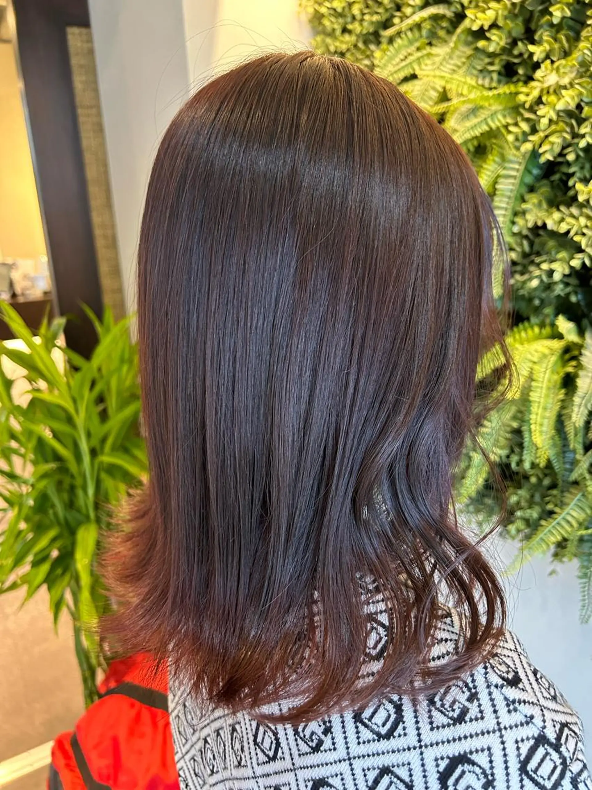 ミディアム 水谷 菜央のヘアスタイル