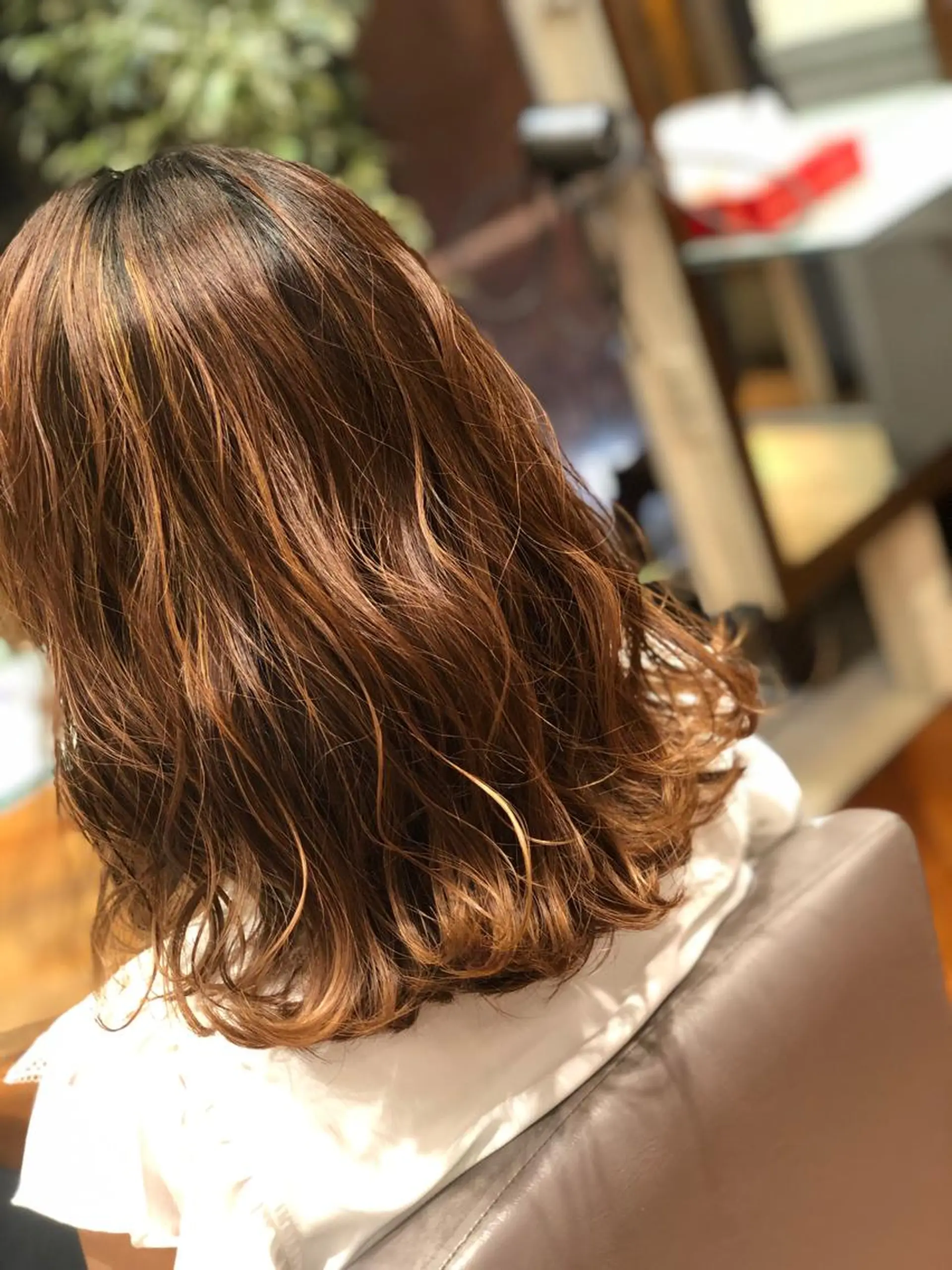 カラー 梅本 佳容子のヘアスタイル