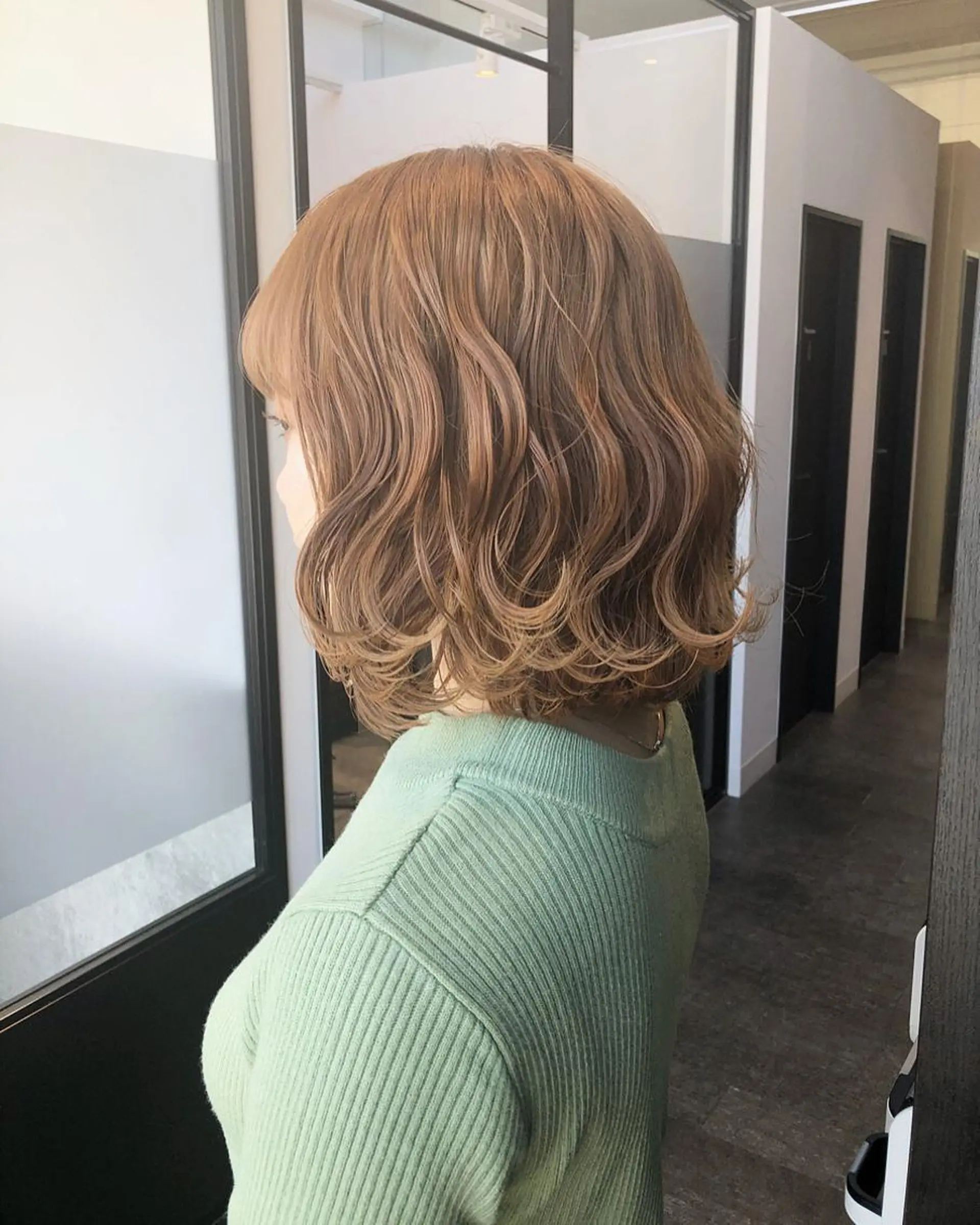 ミディアム カラー キッズ アッシュ バレイヤージュ ベージュカラー ブリーチ ブロンド カット ヘアカラー トリートメント stylist 🌸 kana.のヘアスタイル