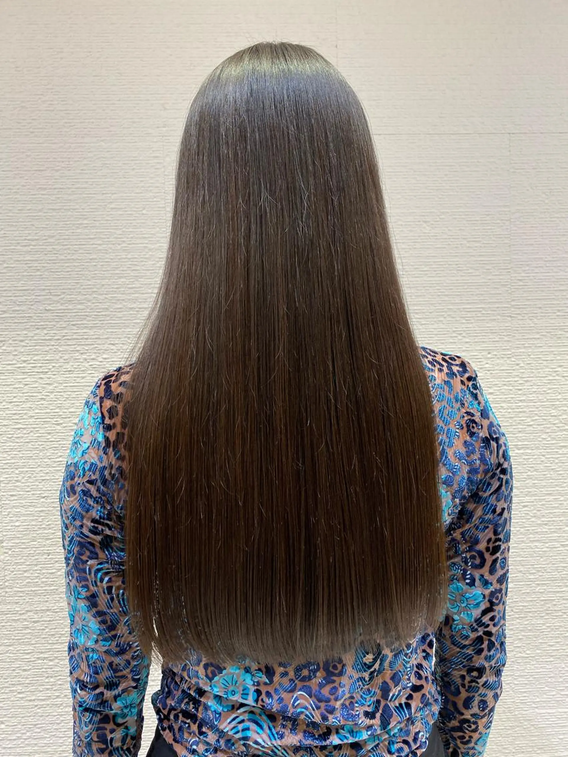 ロング レイヤーカット/ 前髪顔周りカットのヘアスタイル