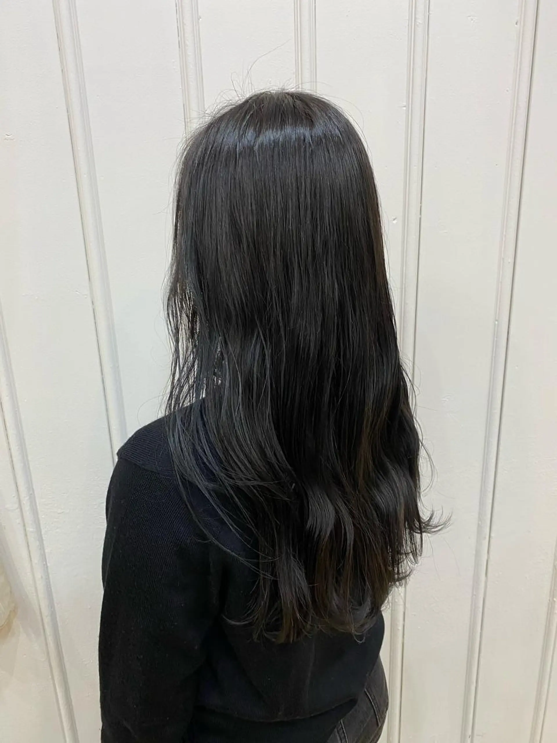 ロング カラー 黒髪 ブルーカラー ブルーブラック ショート& パーマ　坂本のヘアスタイル