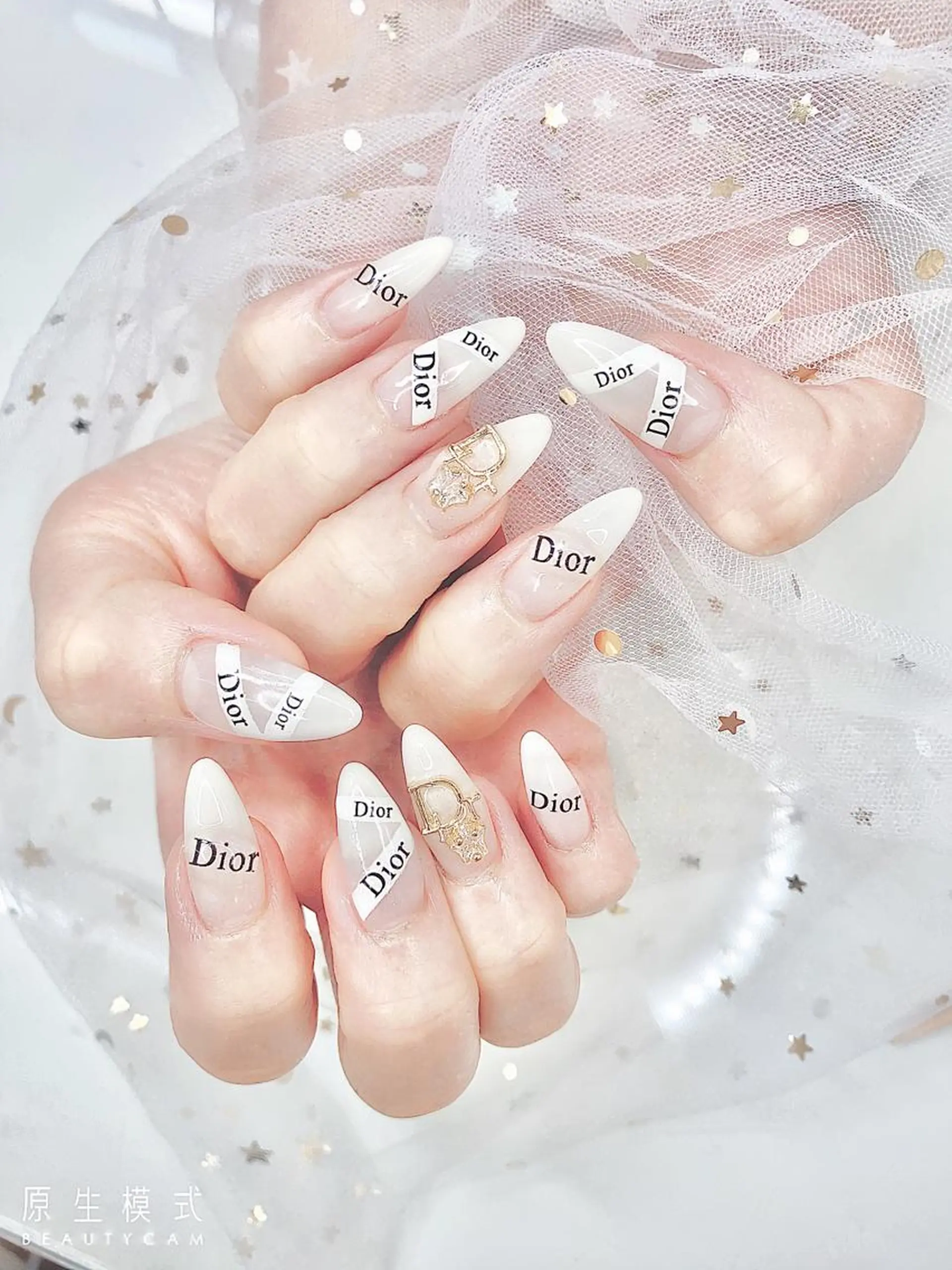 ネイル ハンドネイル I-nailロング /ワンホン/キラキラのネイルデザイン