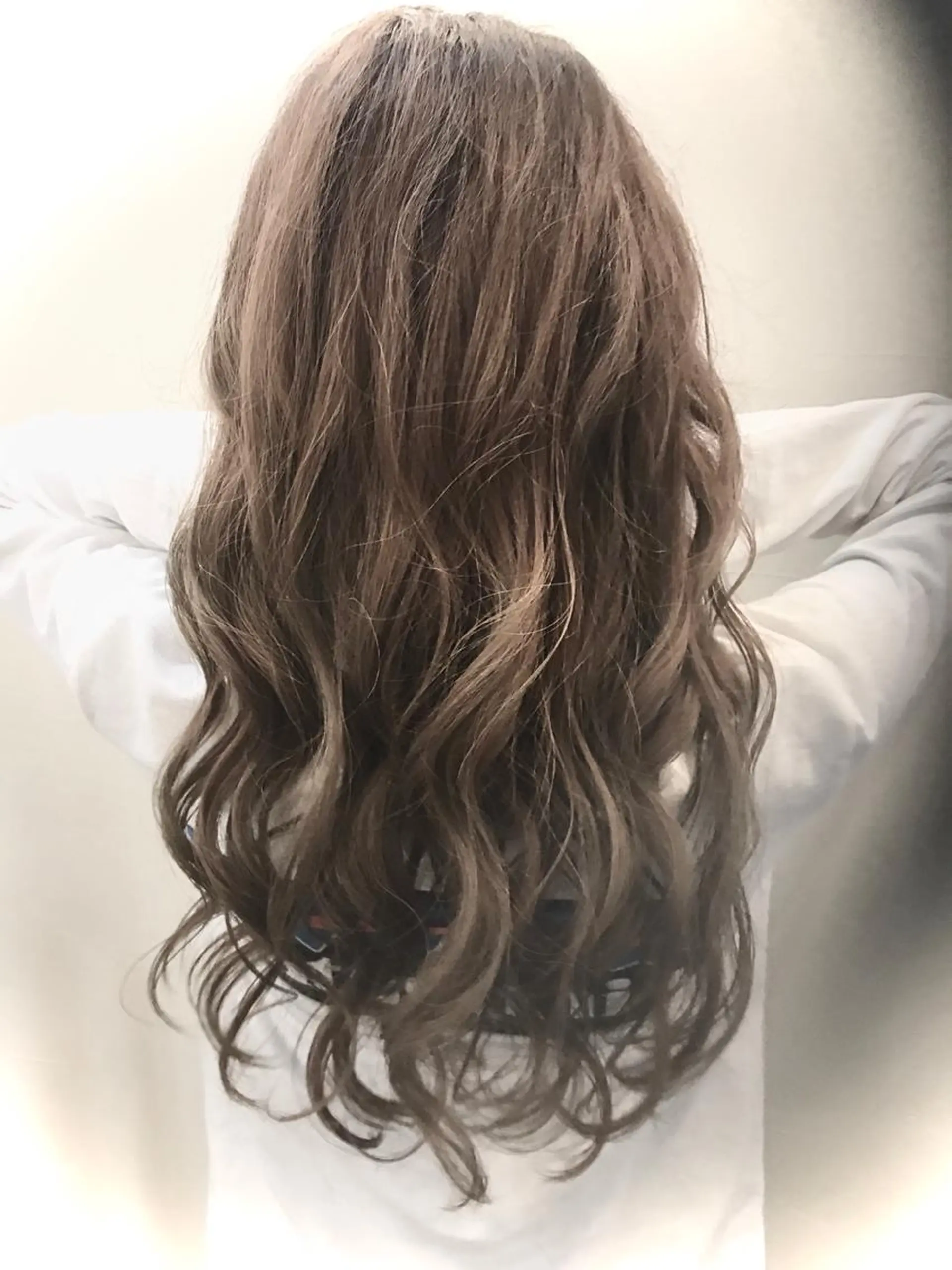 ロング カラー ベージュカラー VERDA KENのヘアスタイル