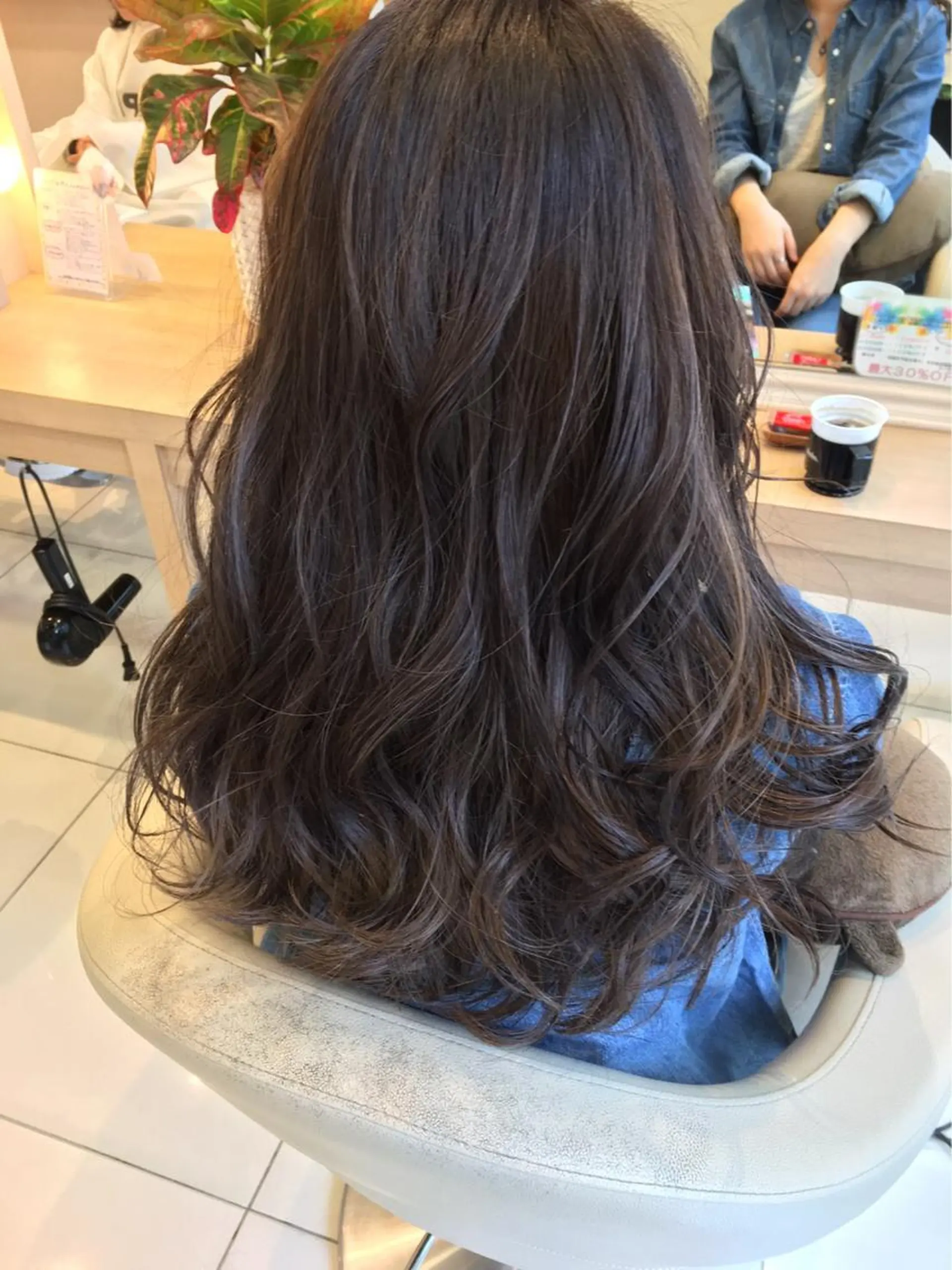 セミロング カラー グレージュ ハイライトカラー オレンジ ハイライト 小田原NO1 美容師 飯田飛翔のヘアスタイル