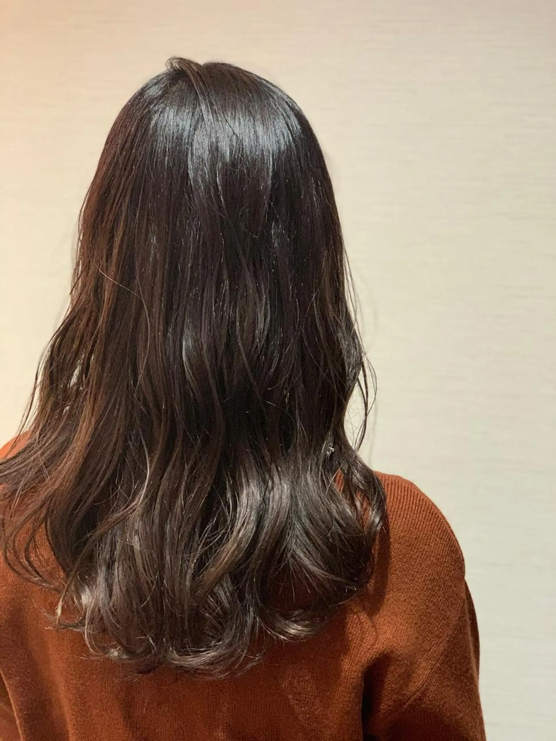 セミロング カラー 蓮見  友里のヘアスタイル