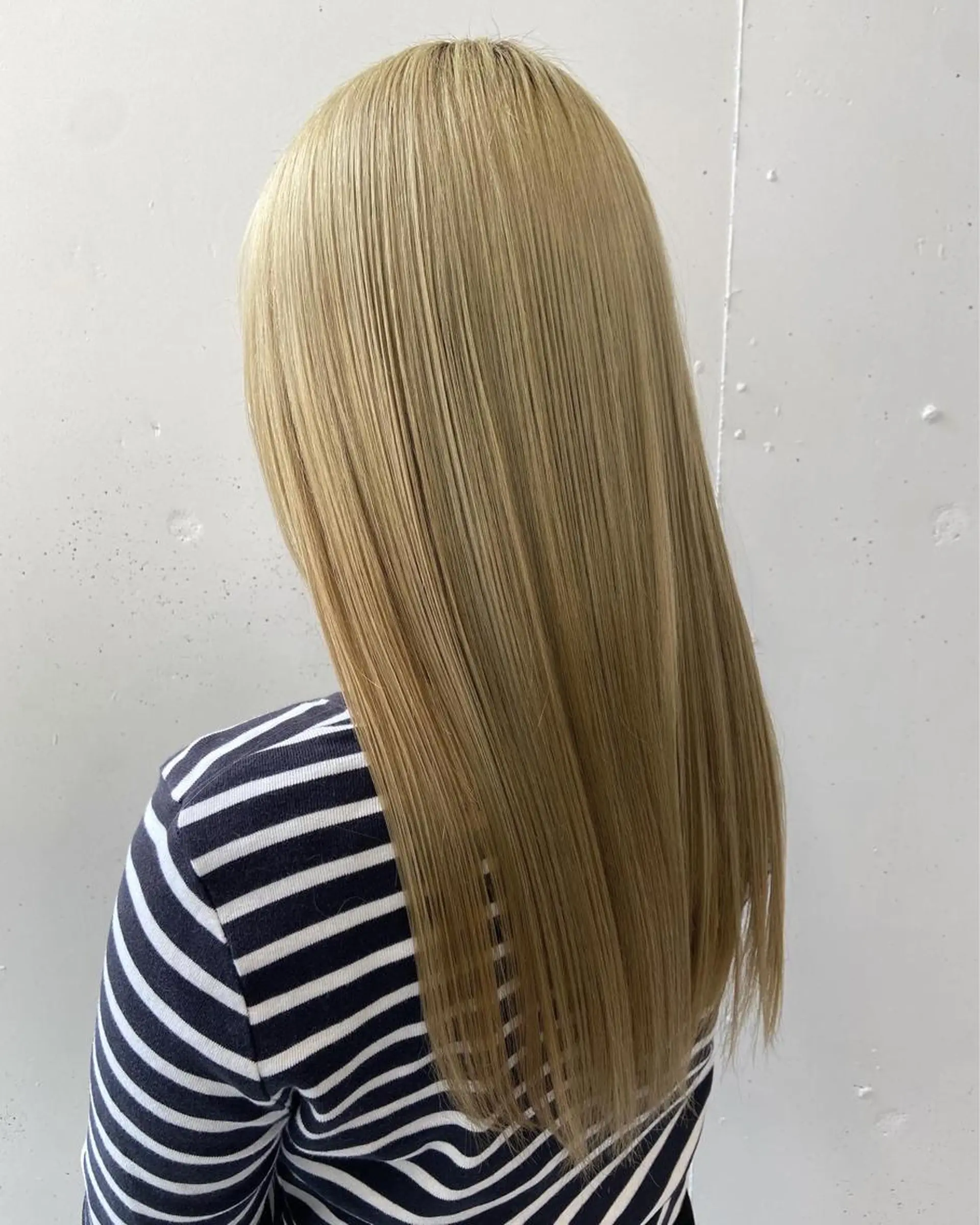 セミロング カラー ブロンド トリートメント ウルフカット レイヤーカット上柿のヘアスタイル