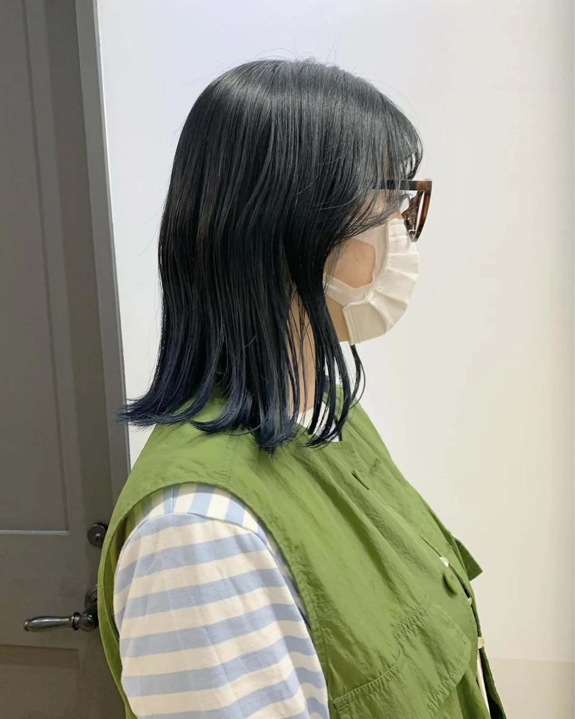 ミディアム カラー カット ヘアカラー SAKINO． ベージュカラーのヘアスタイル