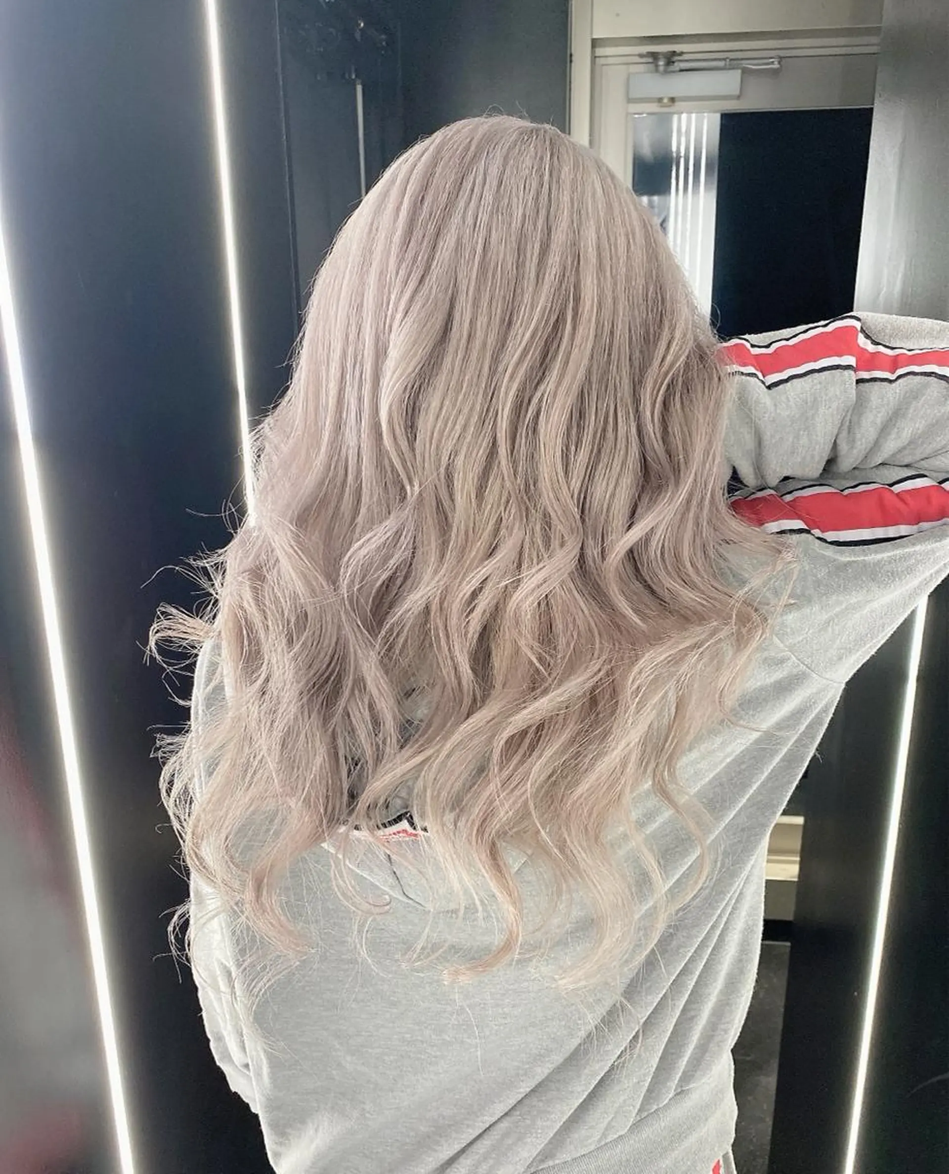 セミロング カラー 森本 笑のヘアスタイル