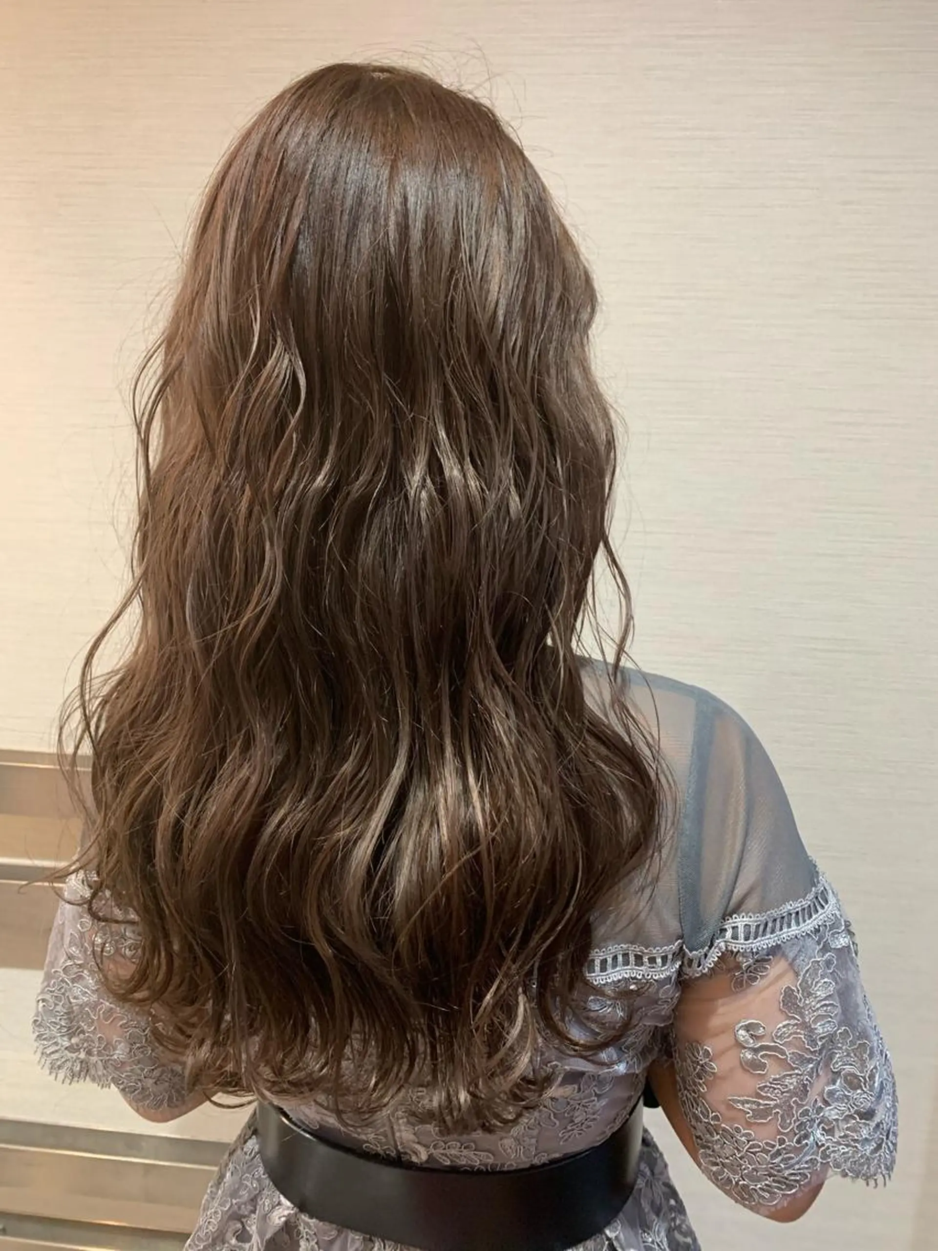ロング カラー 蓮見  友里のヘアスタイル