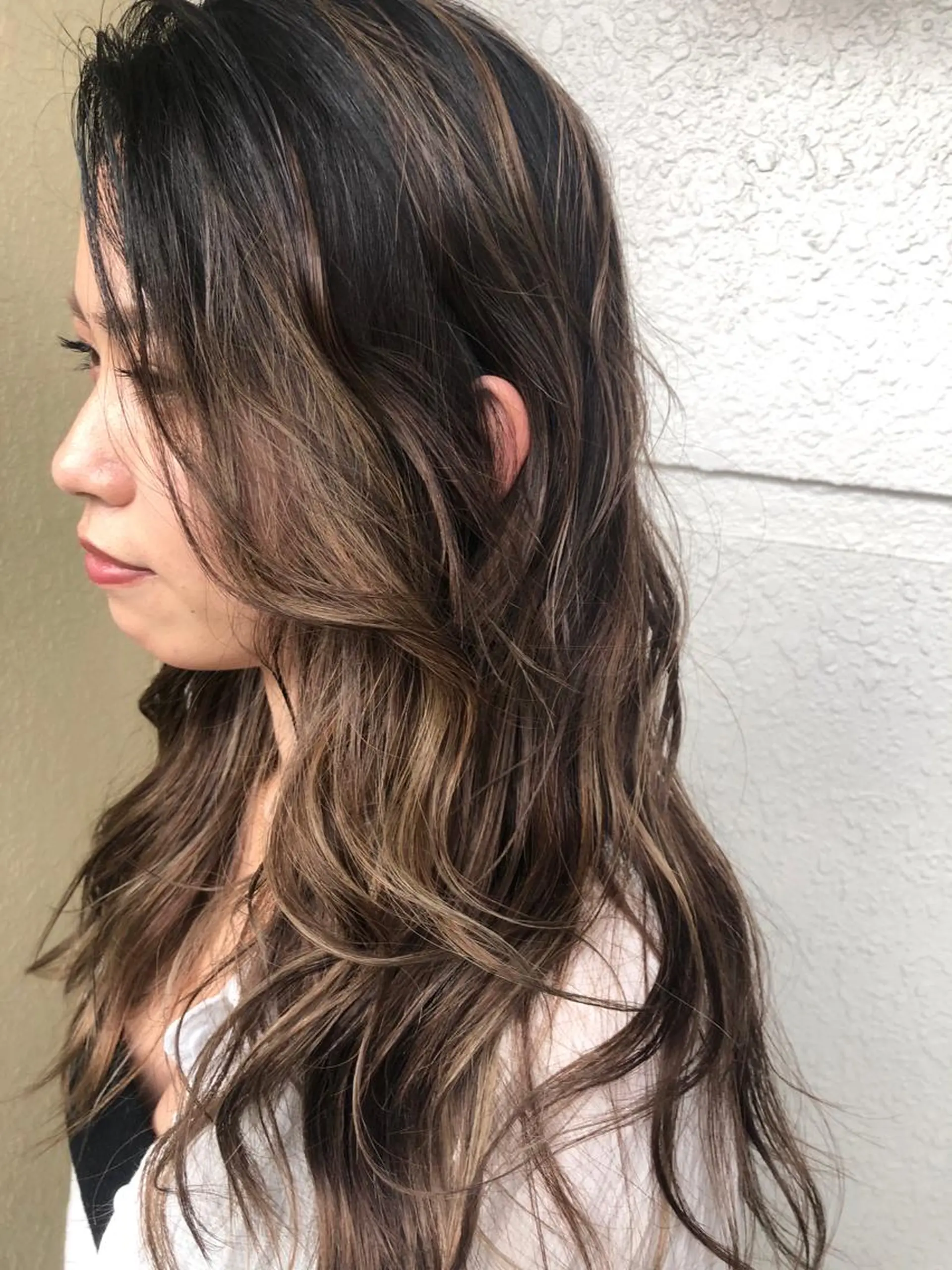 セミロング カラー ハイライトカラー ハイライト ヘアカラー レイヤーカット匠 イソザキノリユキのヘアスタイル