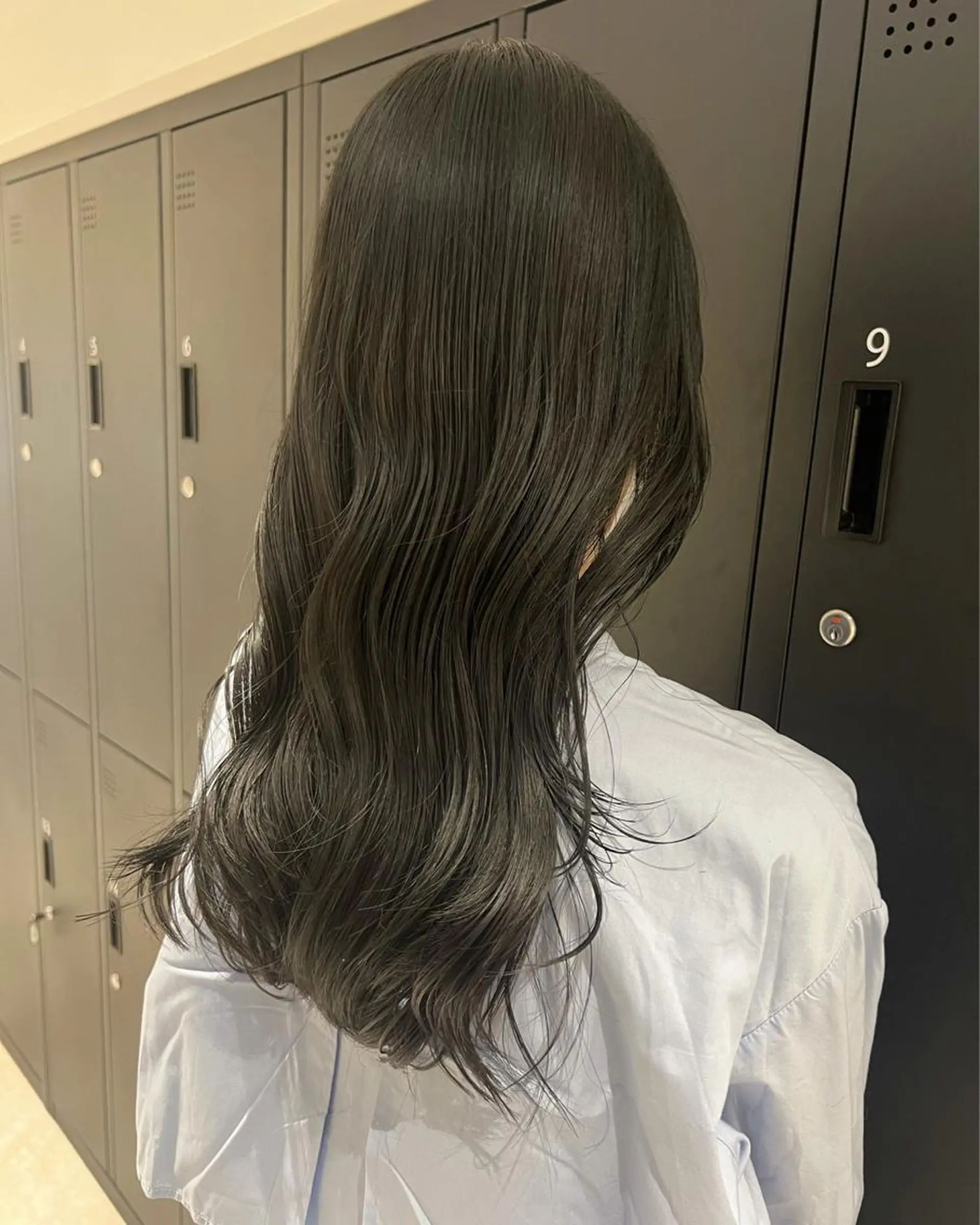 ロング カラー ブルーカラー ダークグレー カット ヘアカラー トリートメント 暗髪カラー🫐パーマ おくだりんかのヘアスタイル