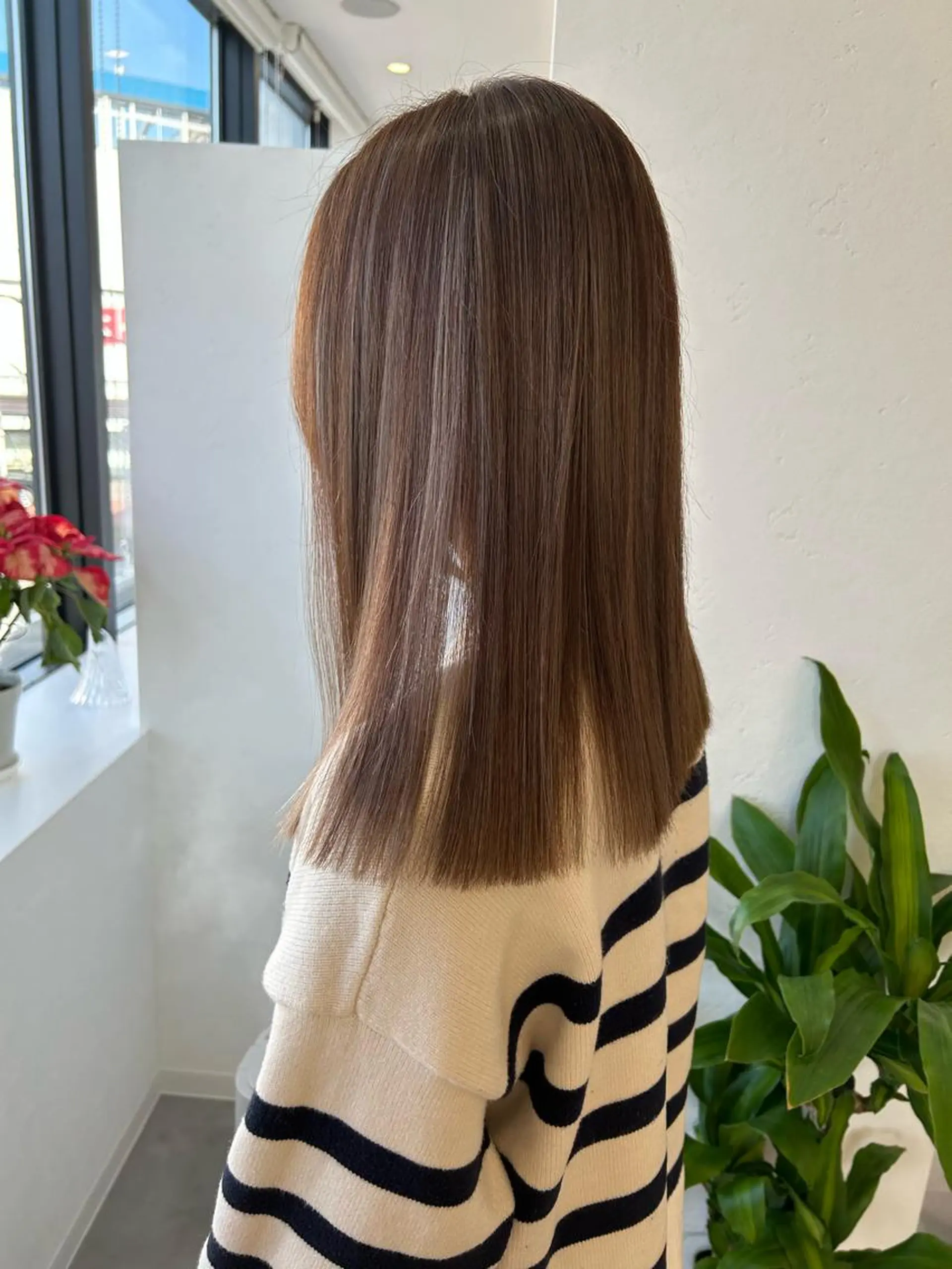 セミロング カット 縮毛矯正 トリートメント 山本 茉希のヘアスタイル