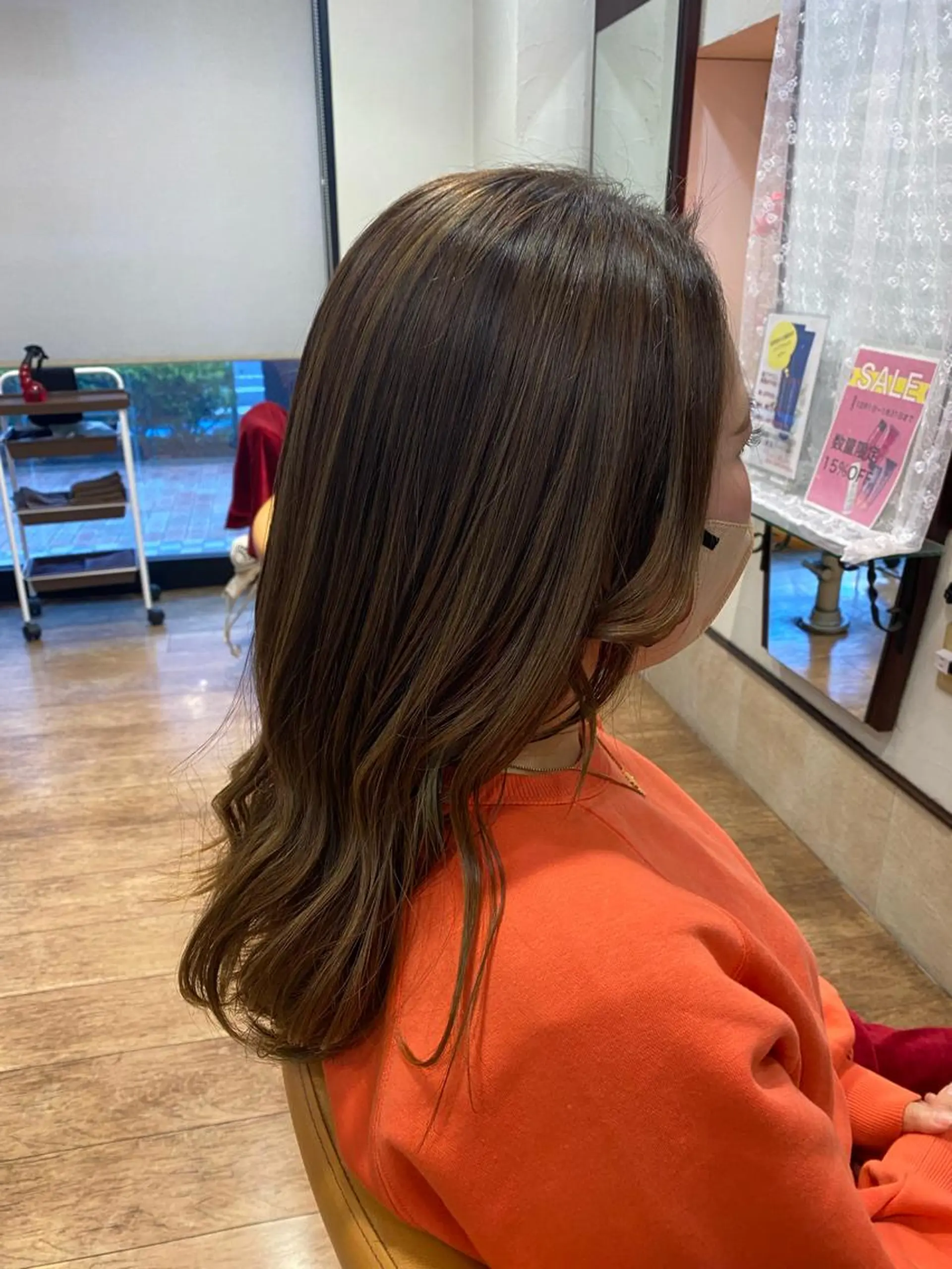 ロング カラー 透明感カラー ハイライトカラー ハイライト サプリームヘア 飯田みち瑠のヘアスタイル