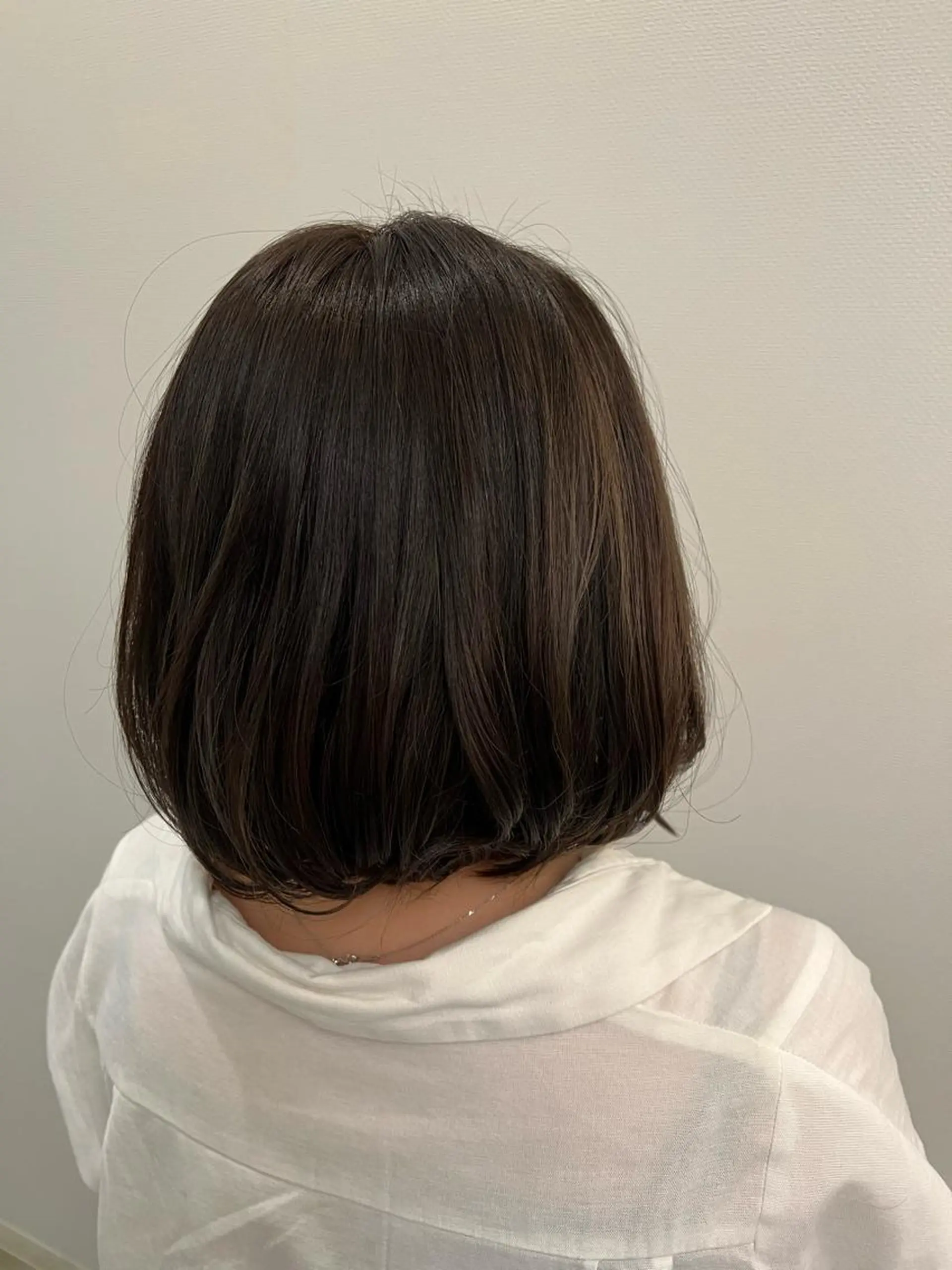 ミディアム カラー アッシュ 山口 莉々香のヘアスタイル