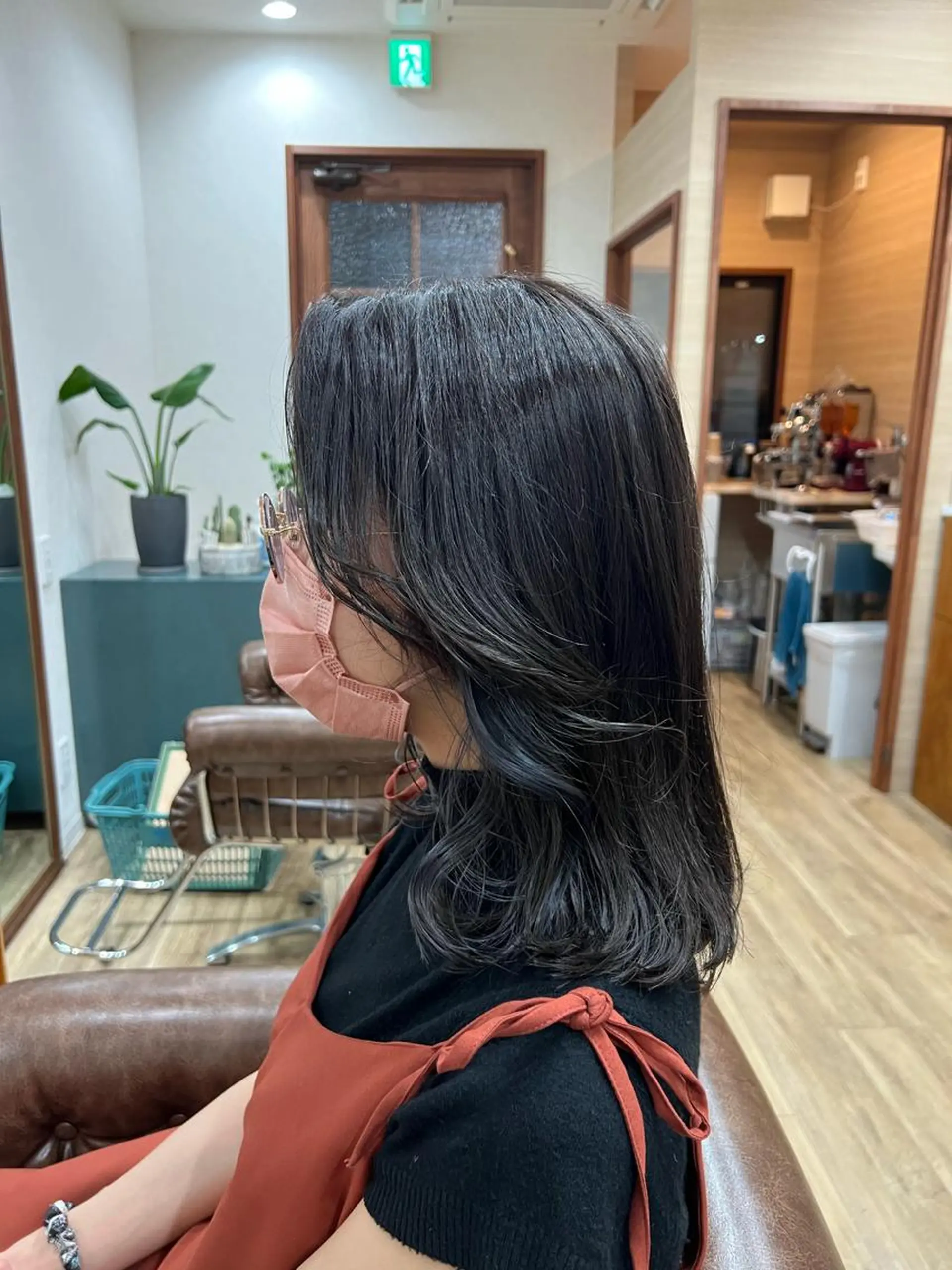 セミロング カラー 黒髪 ブルーカラー インナーカラー シルバー 🍇おぐら めぐみ🍇のヘアスタイル