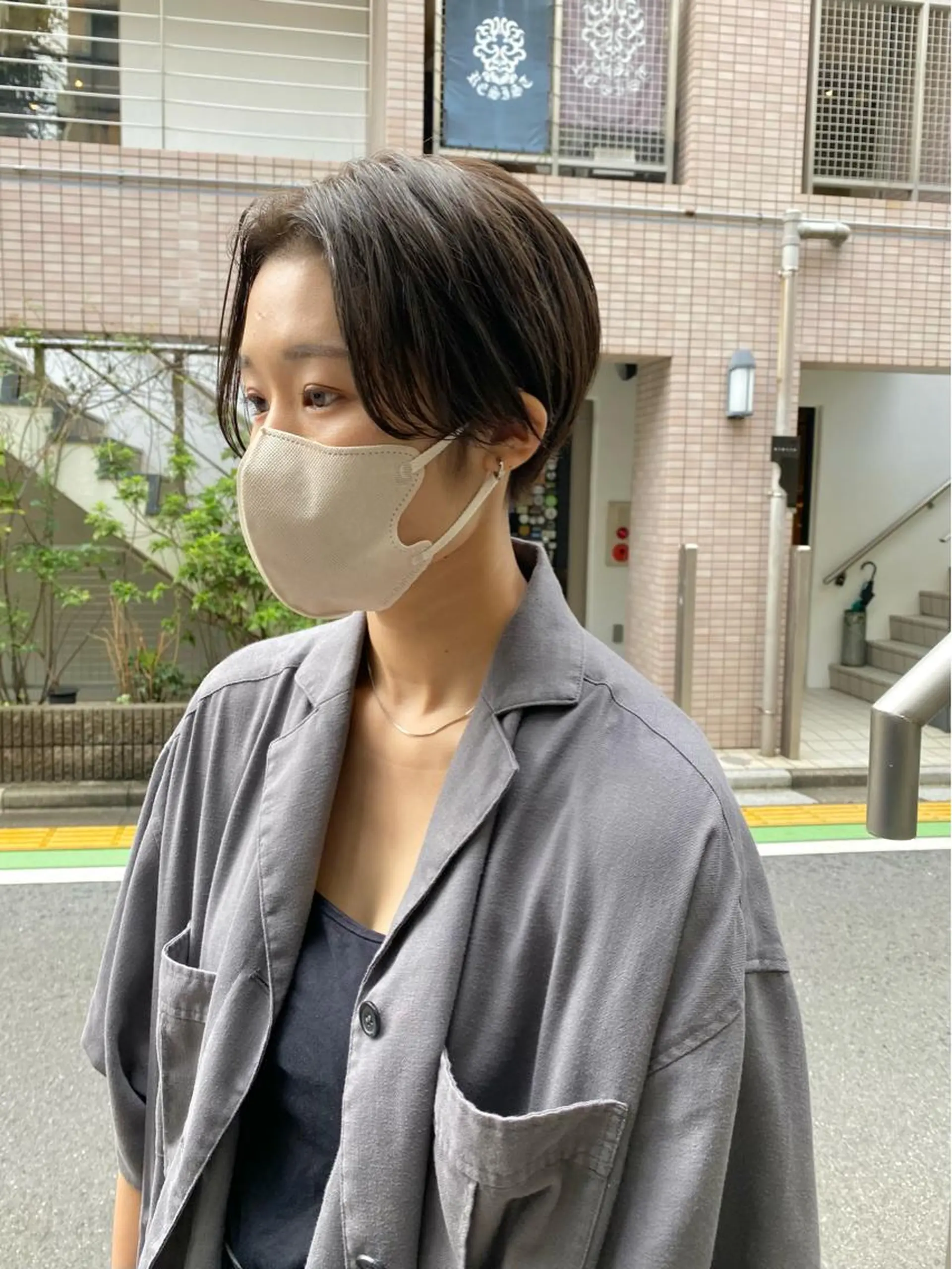 ショート カラー ハンサムショート アッシュ ベージュカラー ショートヘア hemm,hemm.所属・ミク/ 北参道/ショートのヘアスタイル