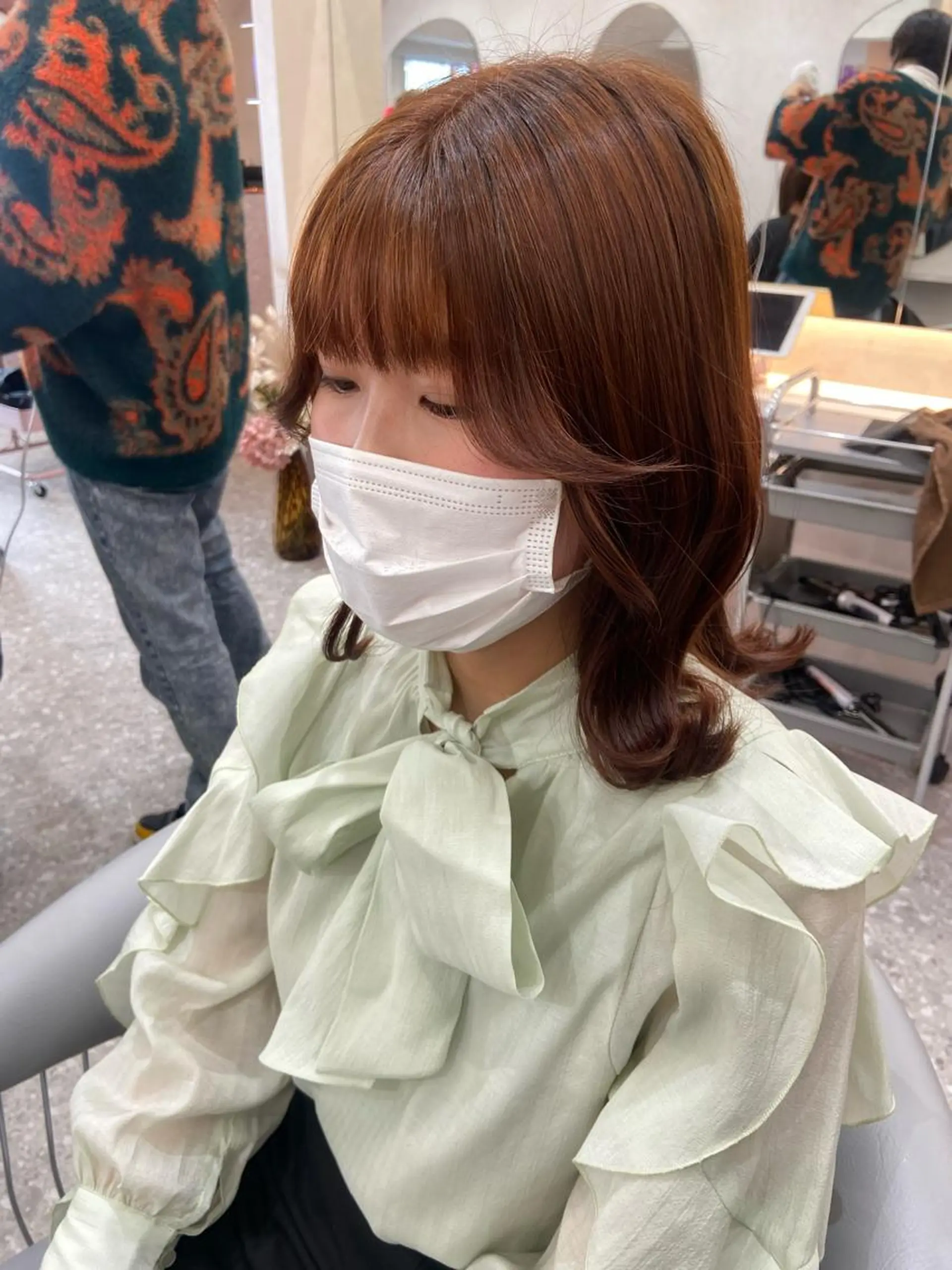 ミディアム カラー ヘアアレンジ ブラウンカラー イヤリングカラー インナーカラー オレンジ オレンジブラウン カット ヘアカラー トリートメント 新宿/韓国ヘア 中明度カラー/かやのヘアスタイル