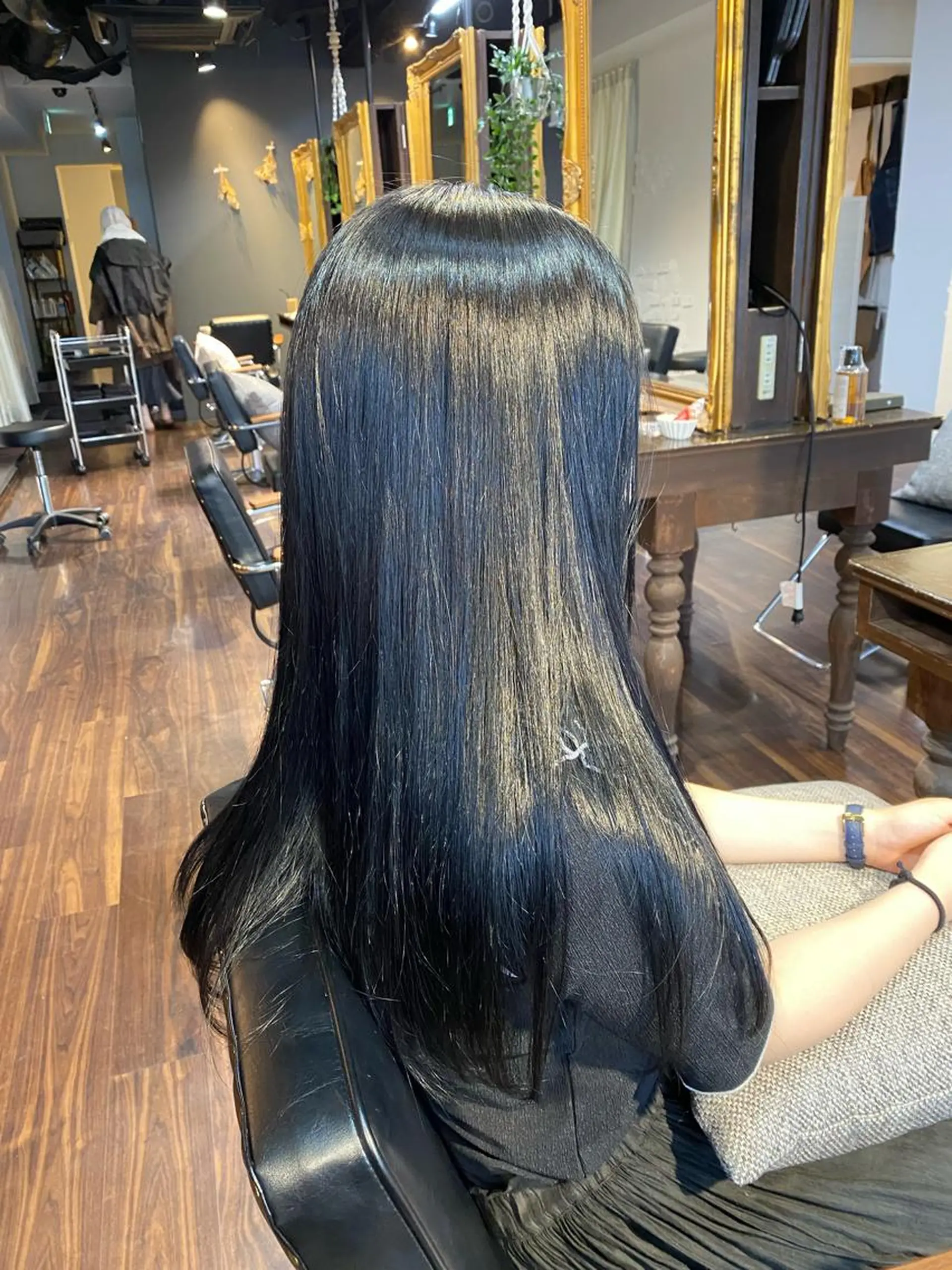 ロング カラー パーマ ヘアアレンジ 黒髪 ブルーカラー ブルーブラック 髪質改善 縮毛矯正 レイヤーカット×髪質 改善🇰🇷シオリのヘアスタイル