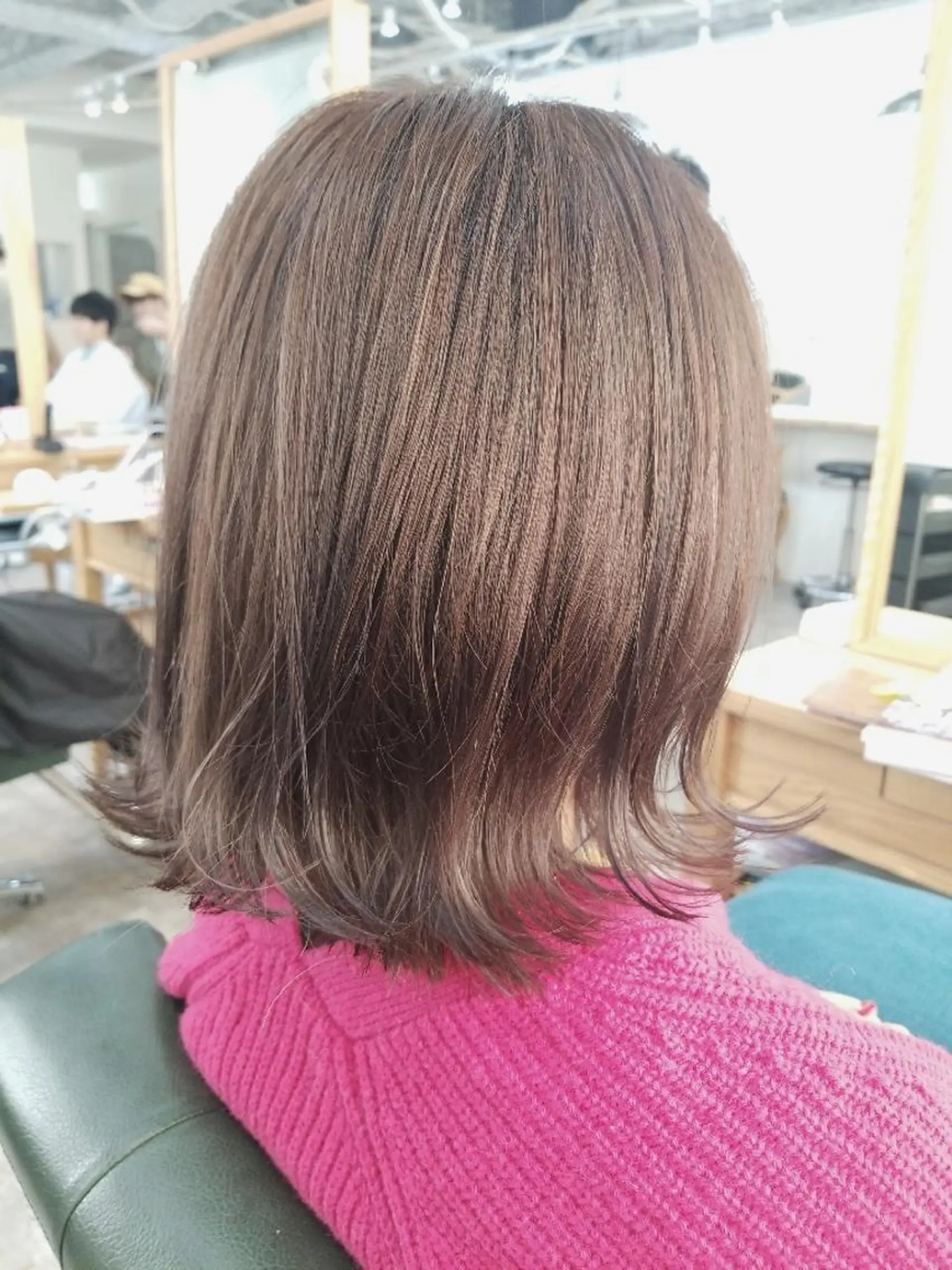 ミディアム カラー ハイライトカラー ラベンダーカラー ハイライト カット ヘアカラー トリートメント すずき えりのヘアスタイル