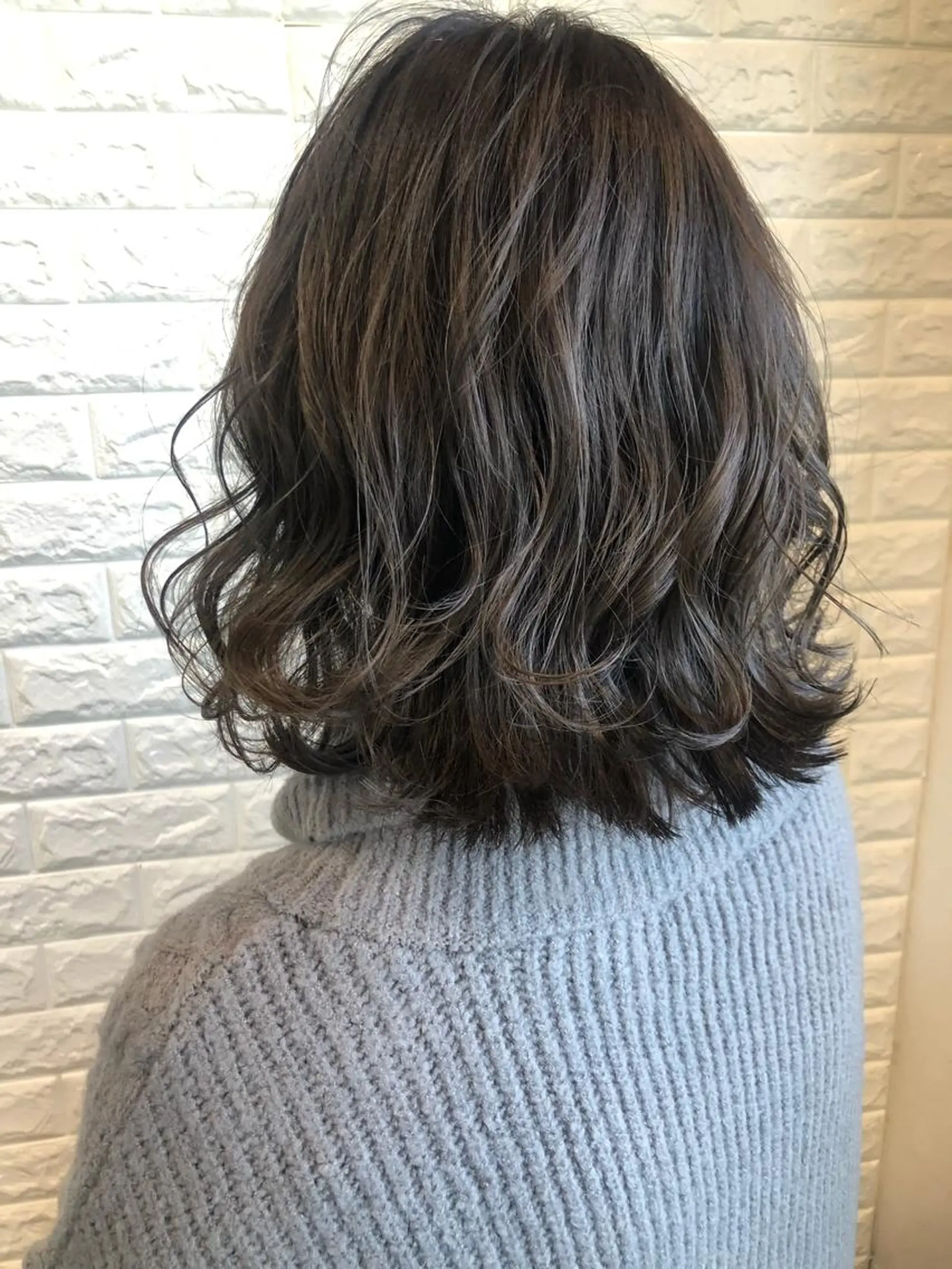 ミディアム カラー アッシュ ダークアッシュ 西本 夏美のヘアスタイル