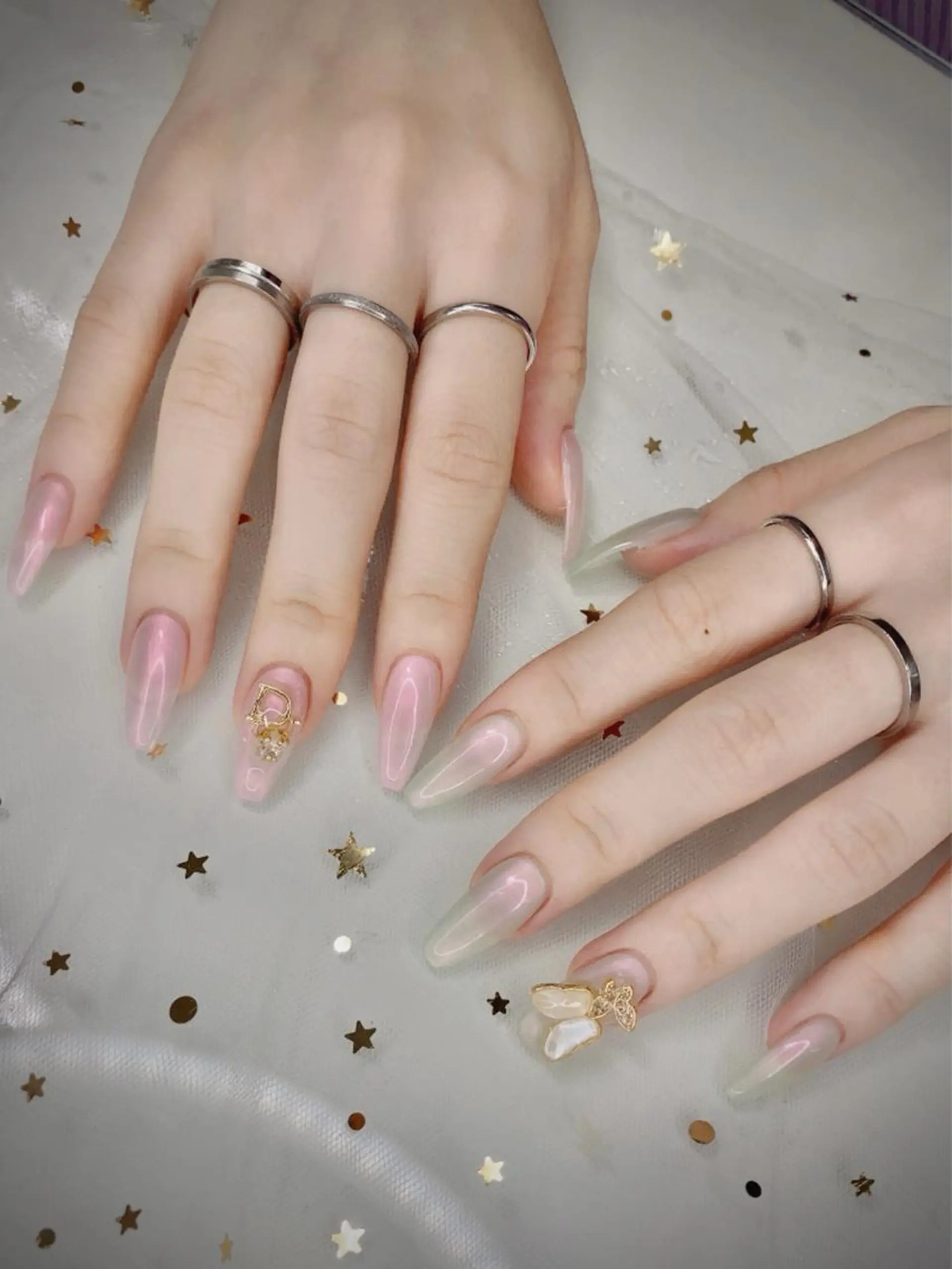 ネイル I-nailロング /ワンホン/キラキラのネイルデザイン