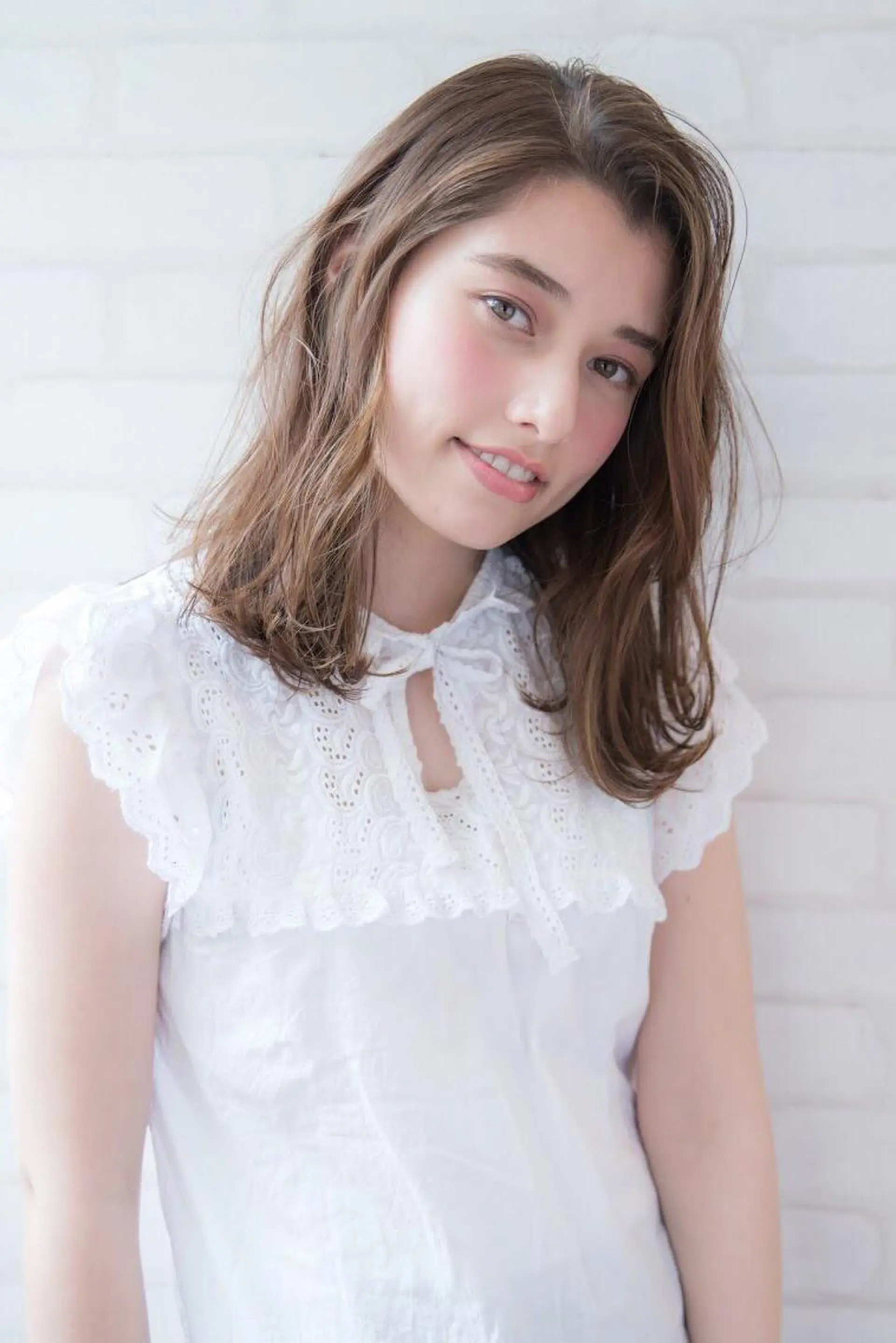 ミディアム 澤崎 智代のヘアスタイル