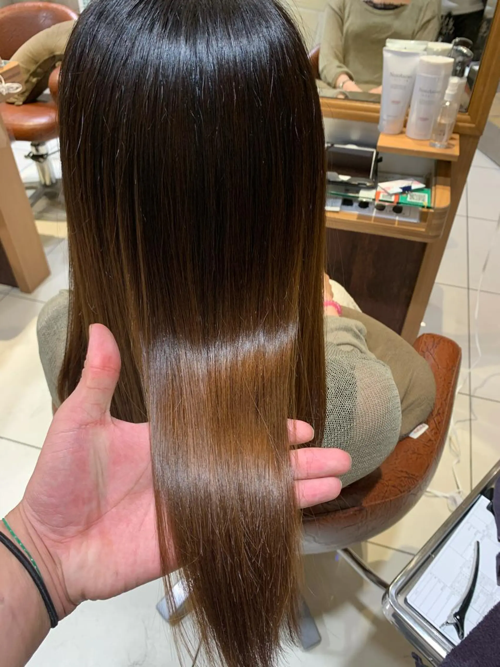 セミロング 新宿メンズパーマ特化 メンズバレイヤージュのヘアスタイル