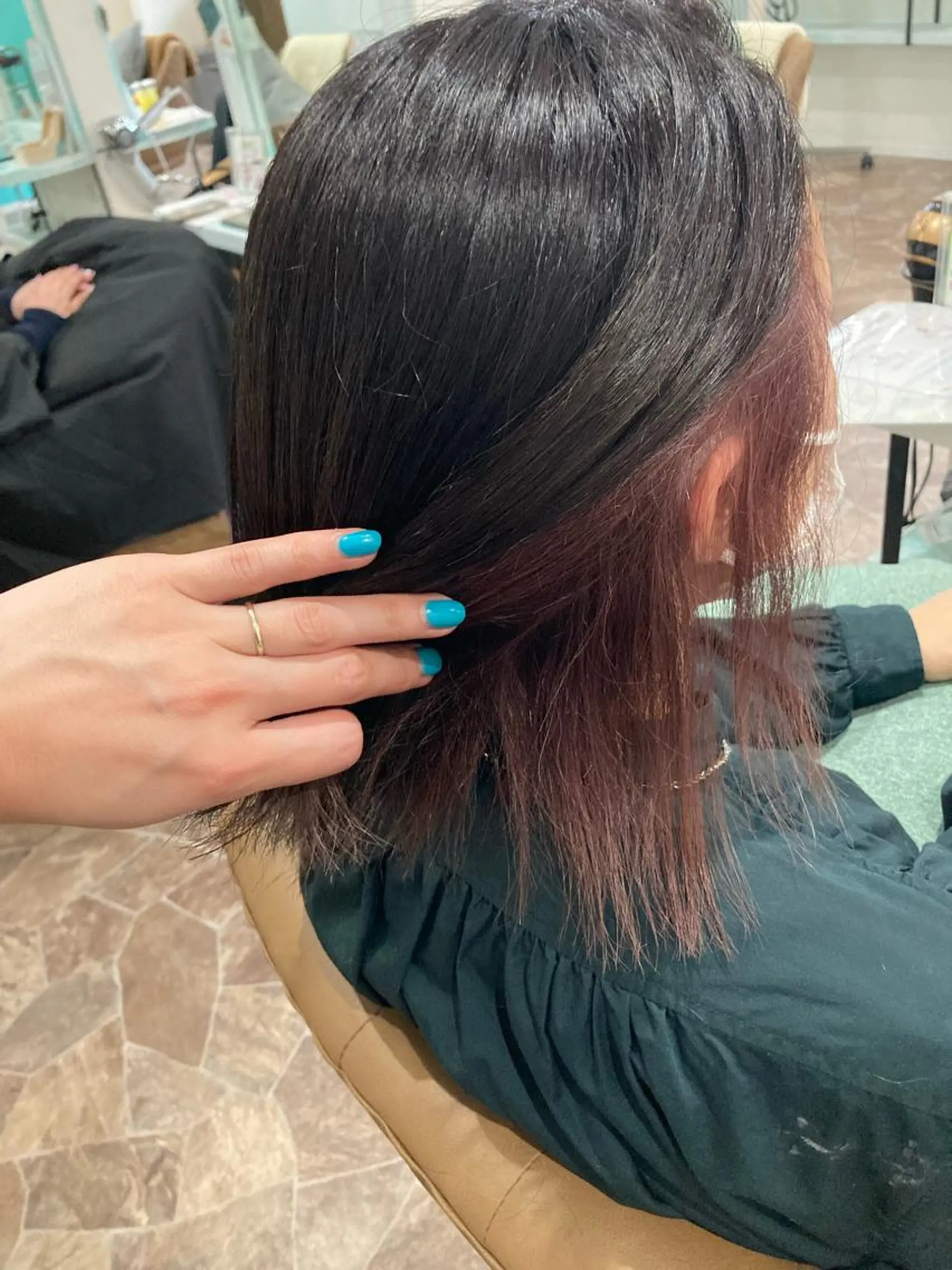 ミディアム カラー ピンクカラー バイオレットカラー ヘアカラー 大谷 亜依のヘアスタイル