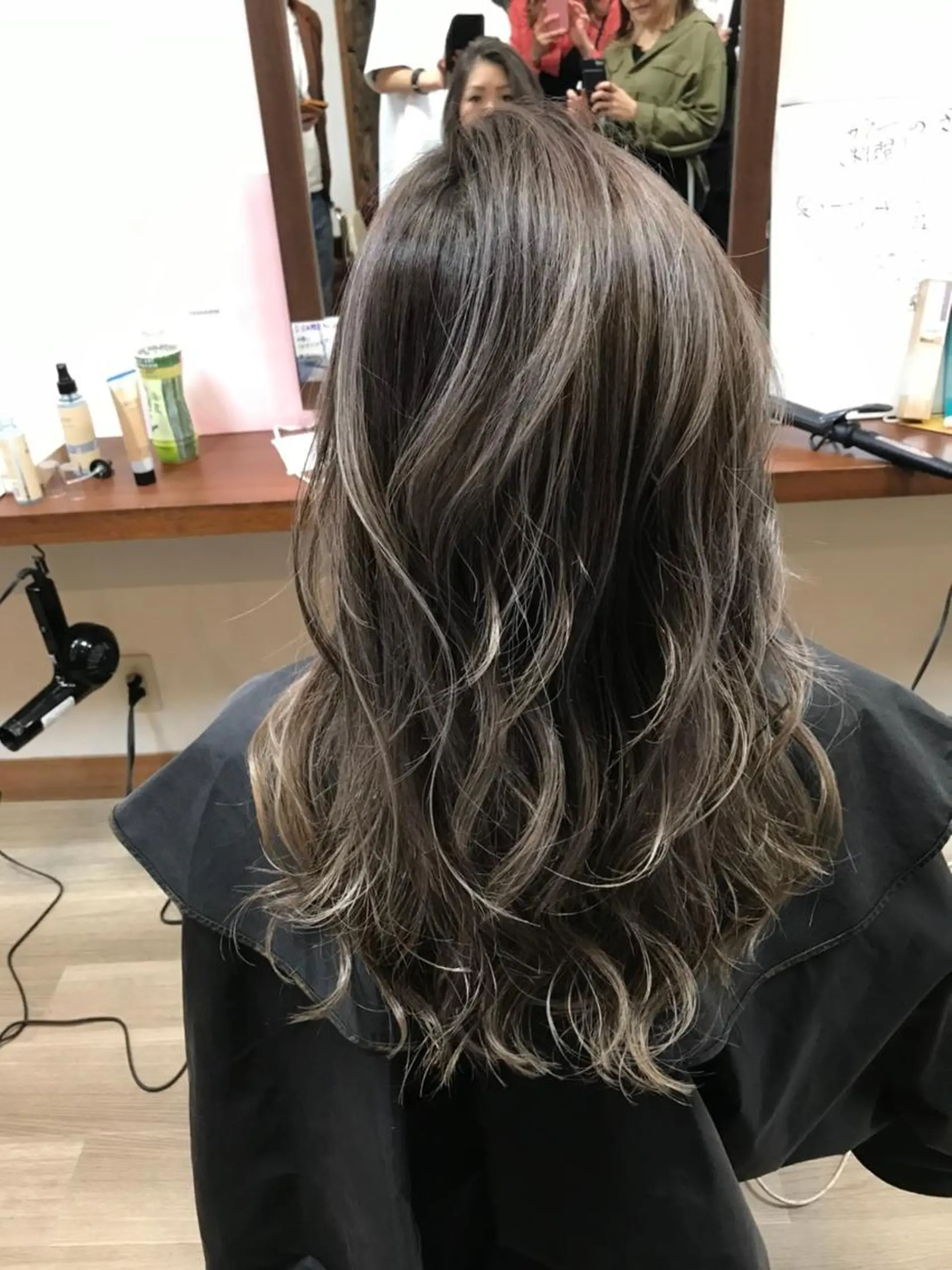 ロング カラー 外国人風カラー chill out 南塚口本店のヘアスタイル