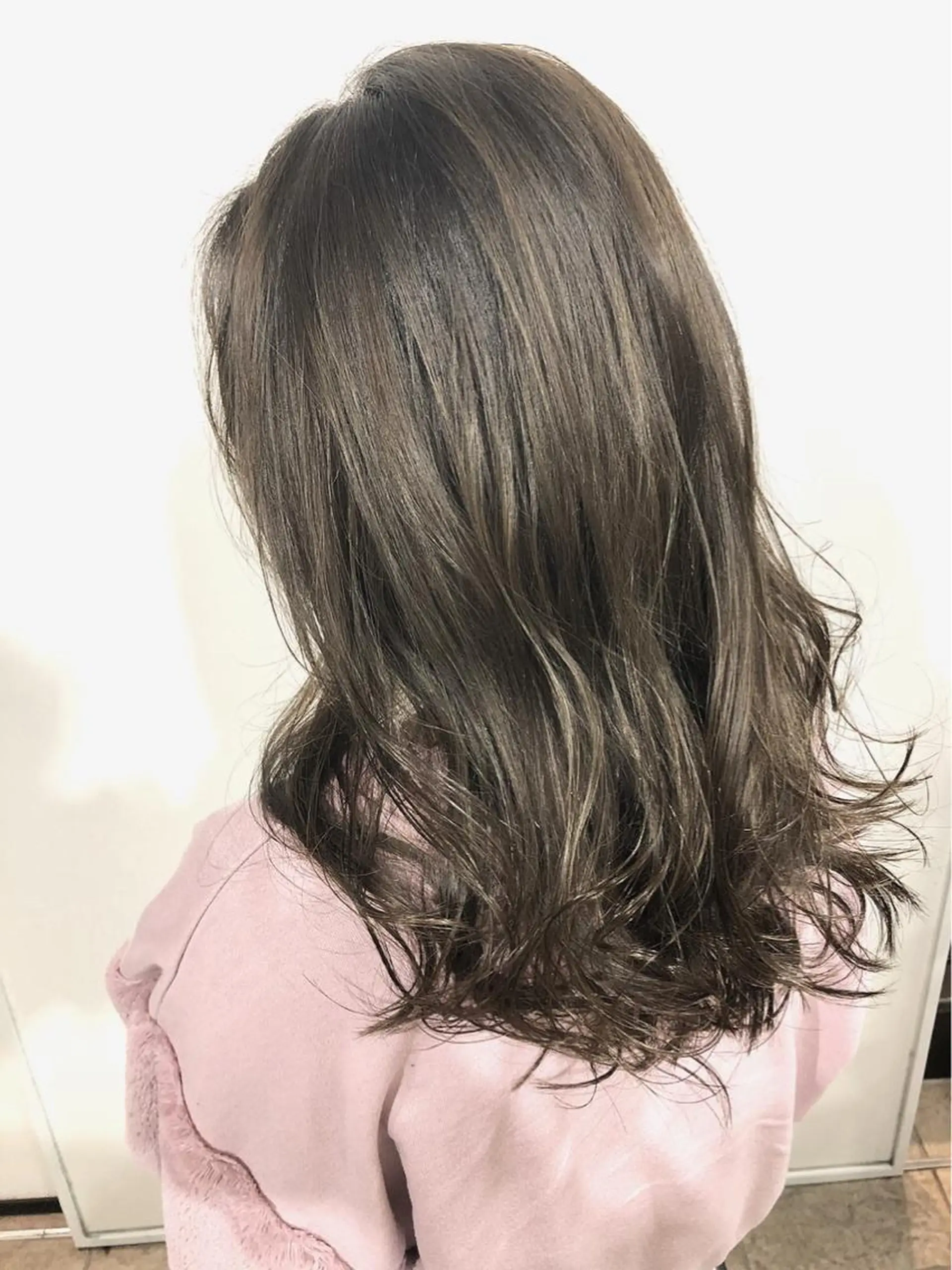 カラー アッシュ グレージュ ハイライトカラー 夜23時まで予約🉑 reverieあきらのヘアスタイル