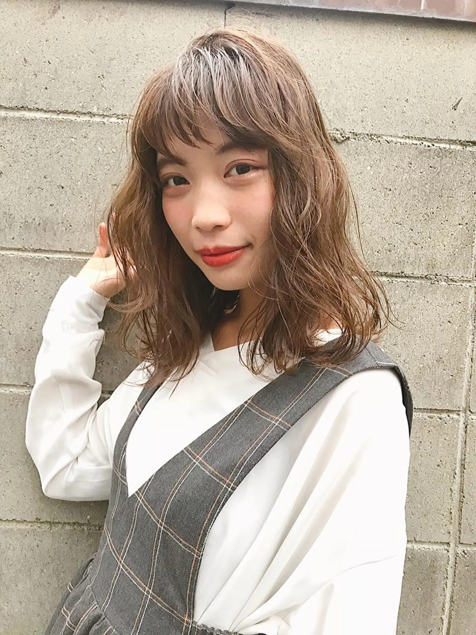 ミディアム カラー ベージュカラー ✨艶ブリーチカラー ✨四ノ宮裕己のヘアスタイル