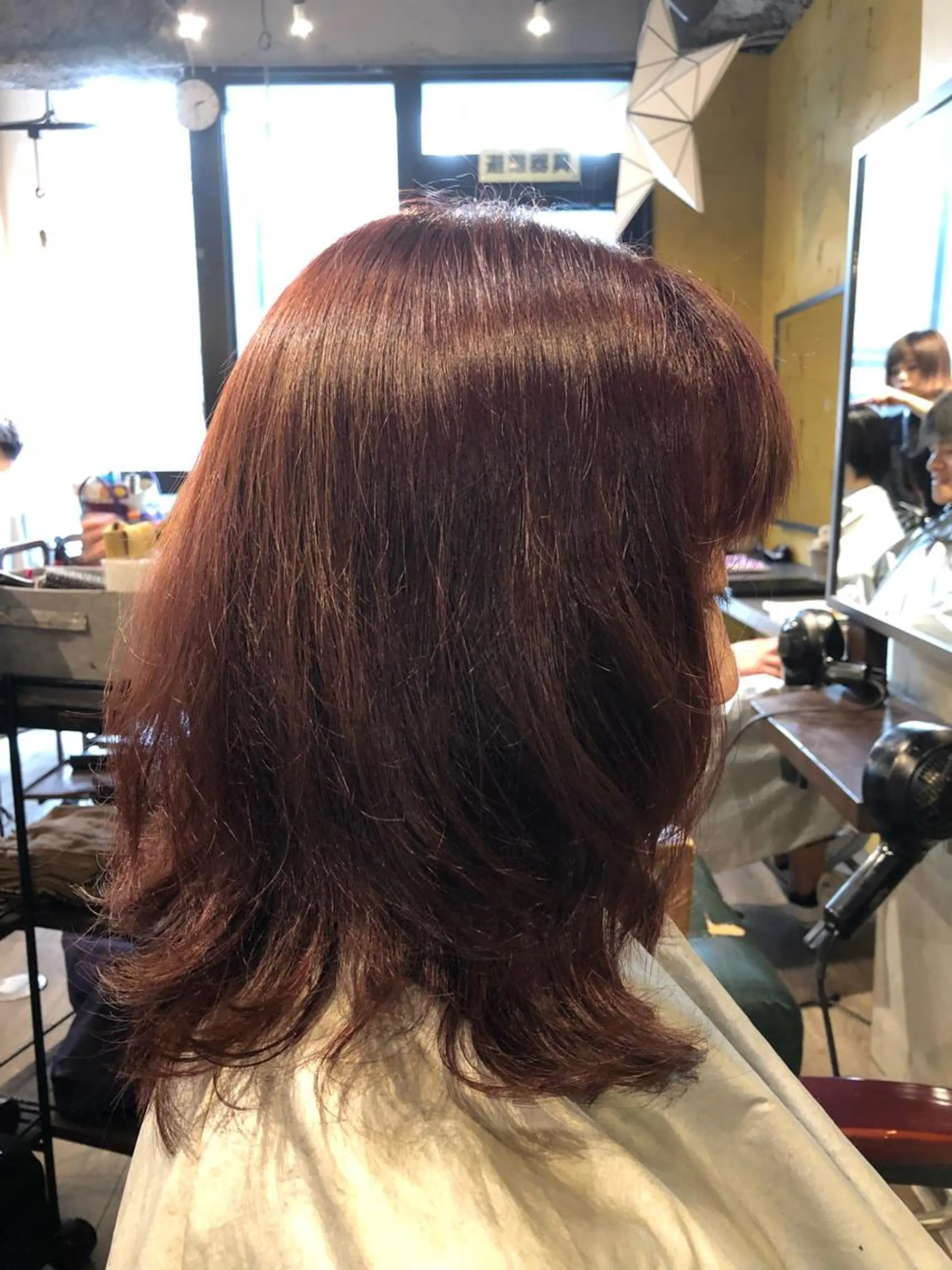 ミディアム ISHIMORI  のヘアスタイル