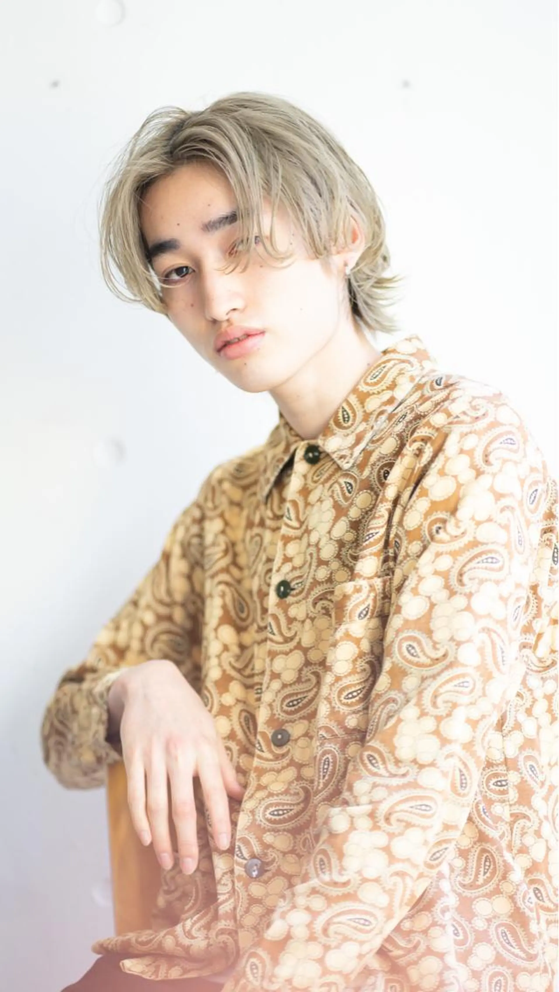 メンズ メンズハイトーン メンズウルフカット ウルフカット カット ヘアカラー 🌈圧倒的デザイン パーマ　関和希のヘアスタイル