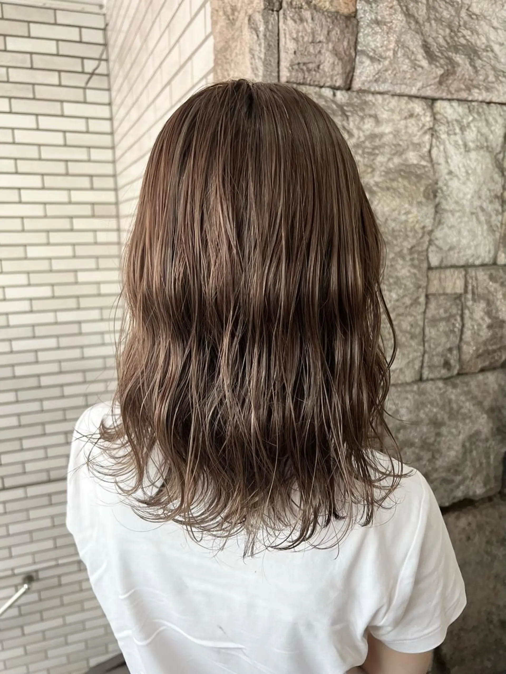 ミディアム カラー 蓮見  友里のヘアスタイル