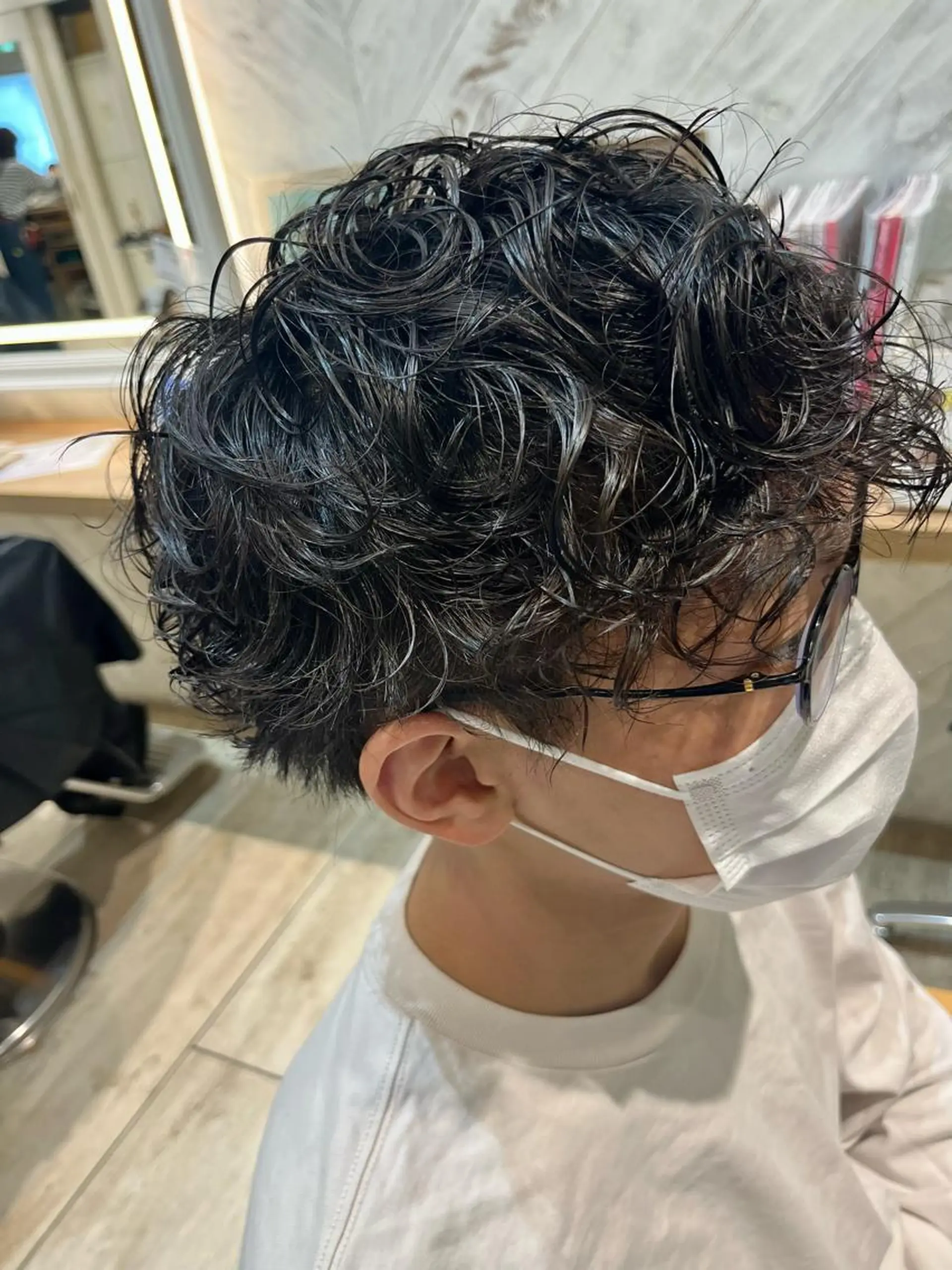 ミディアム パーマ メンズ ミディアムパーマ メンズパーマ スパイラルパーマ カット パーマ 小倉 聖也のヘアスタイル