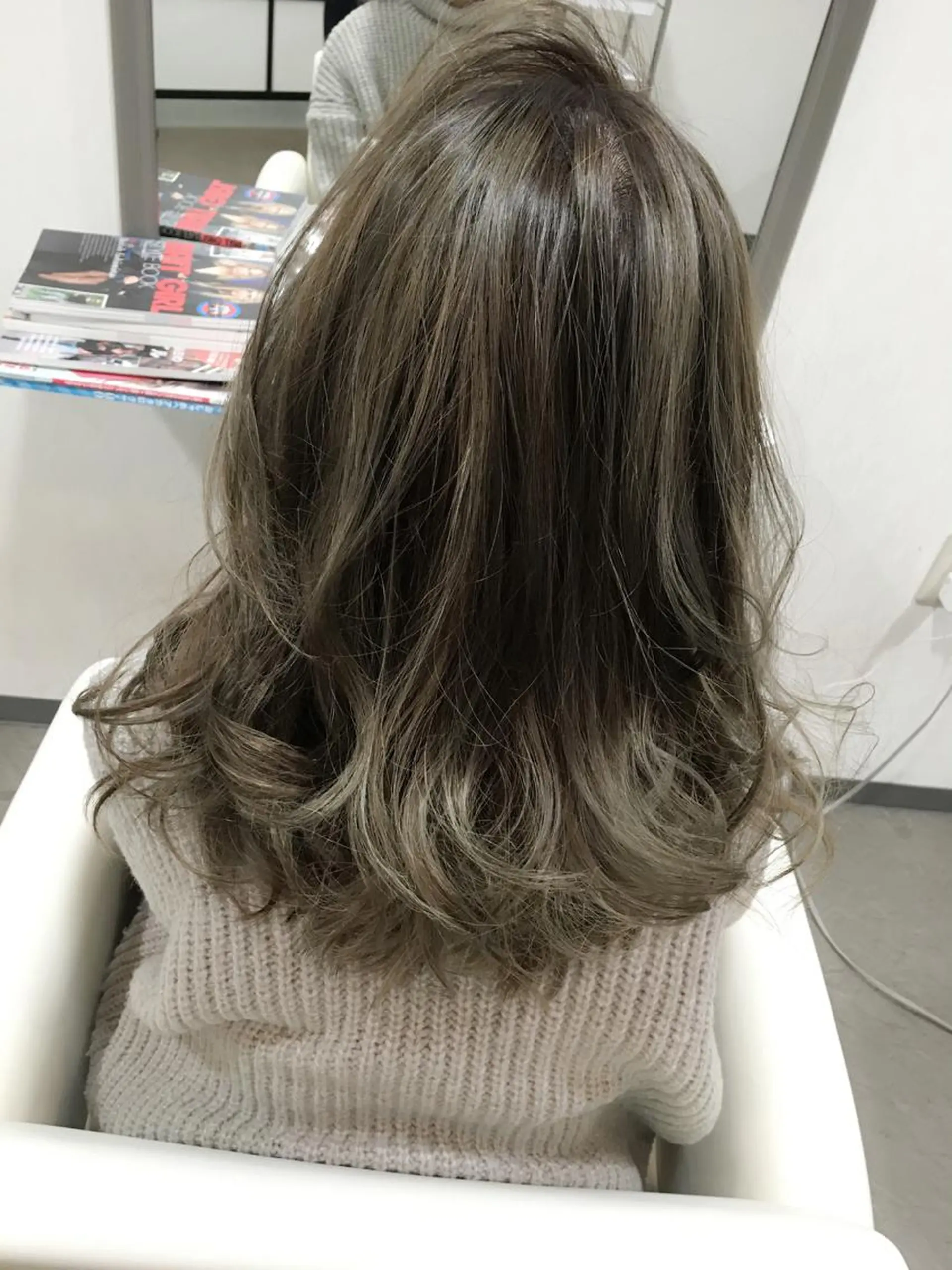 セミロング ロング カラー ハイライトカラー ハイライト トリートメント 吉本 yoshimotoのヘアスタイル