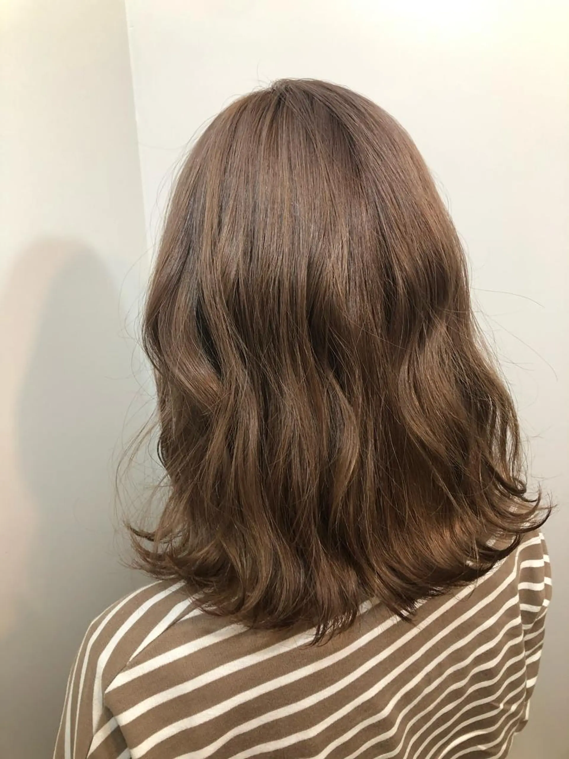 セミロング カラー 女性リピ90%🍨 🩷佐藤みずきのヘアスタイル