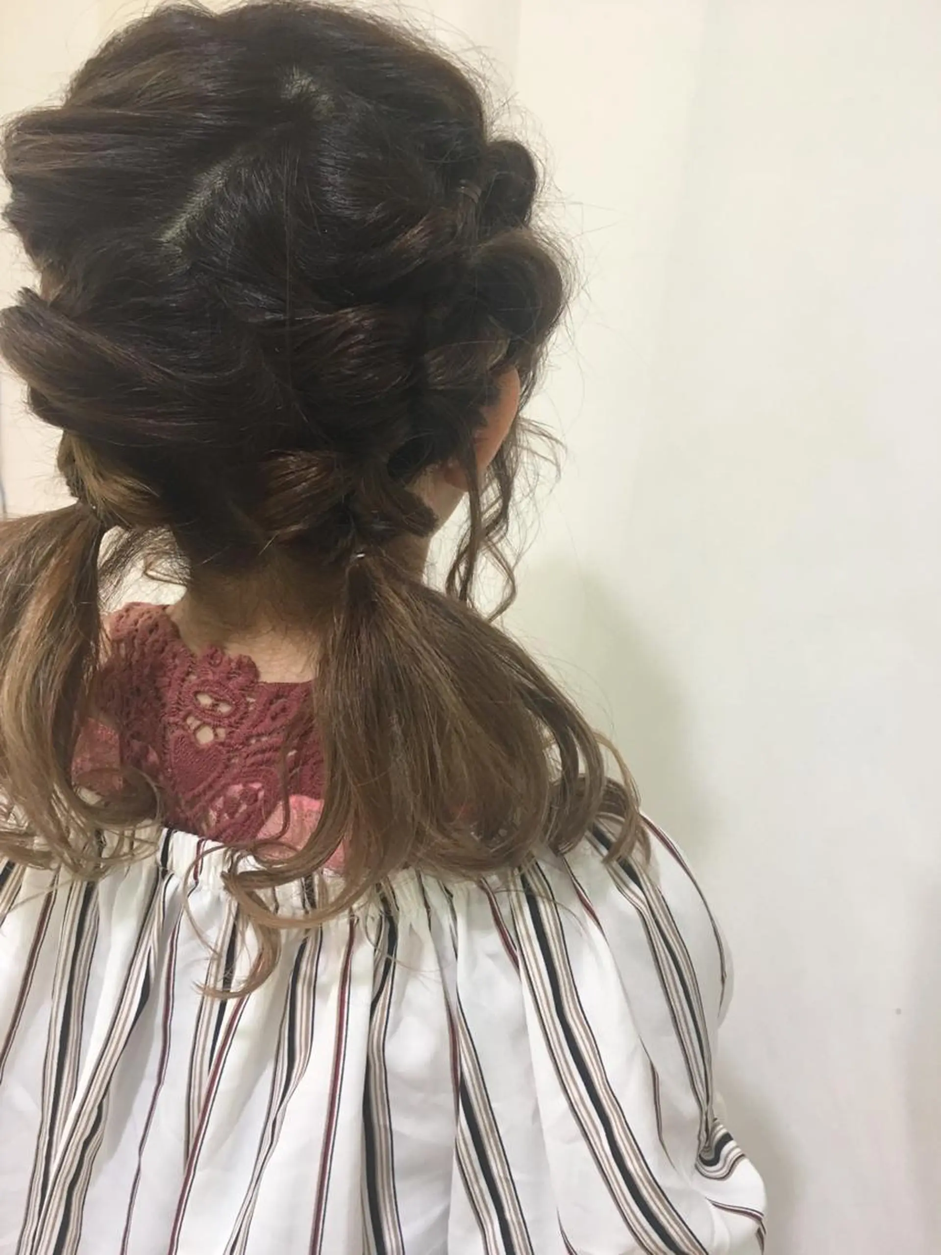 ミディアム カラー ヘアアレンジ ツインテール きむえり/髪質改善 /うねり広がり改善のヘアスタイル