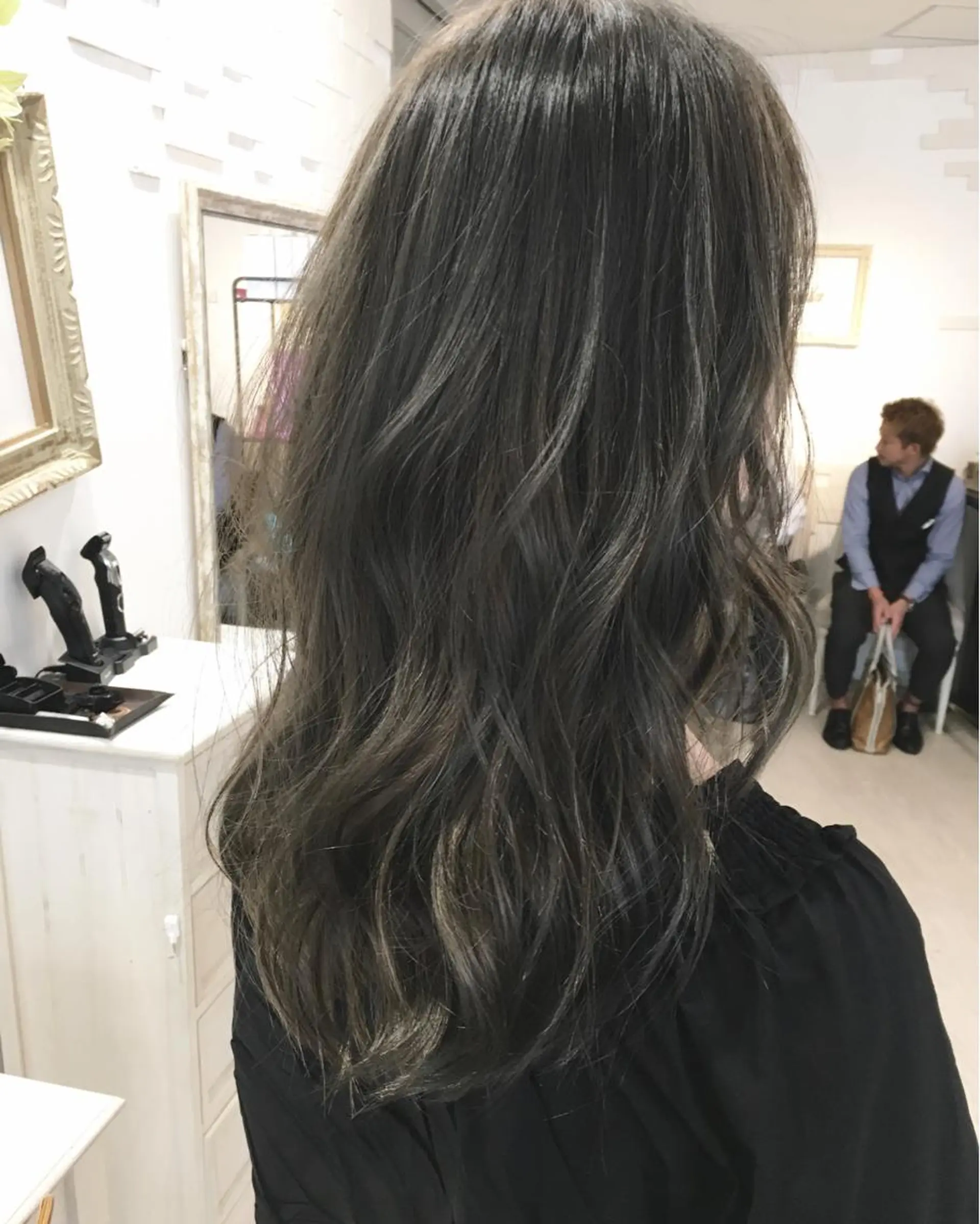 ミディアム セミロング エクステ(レミー毛) NINEのヘアスタイル