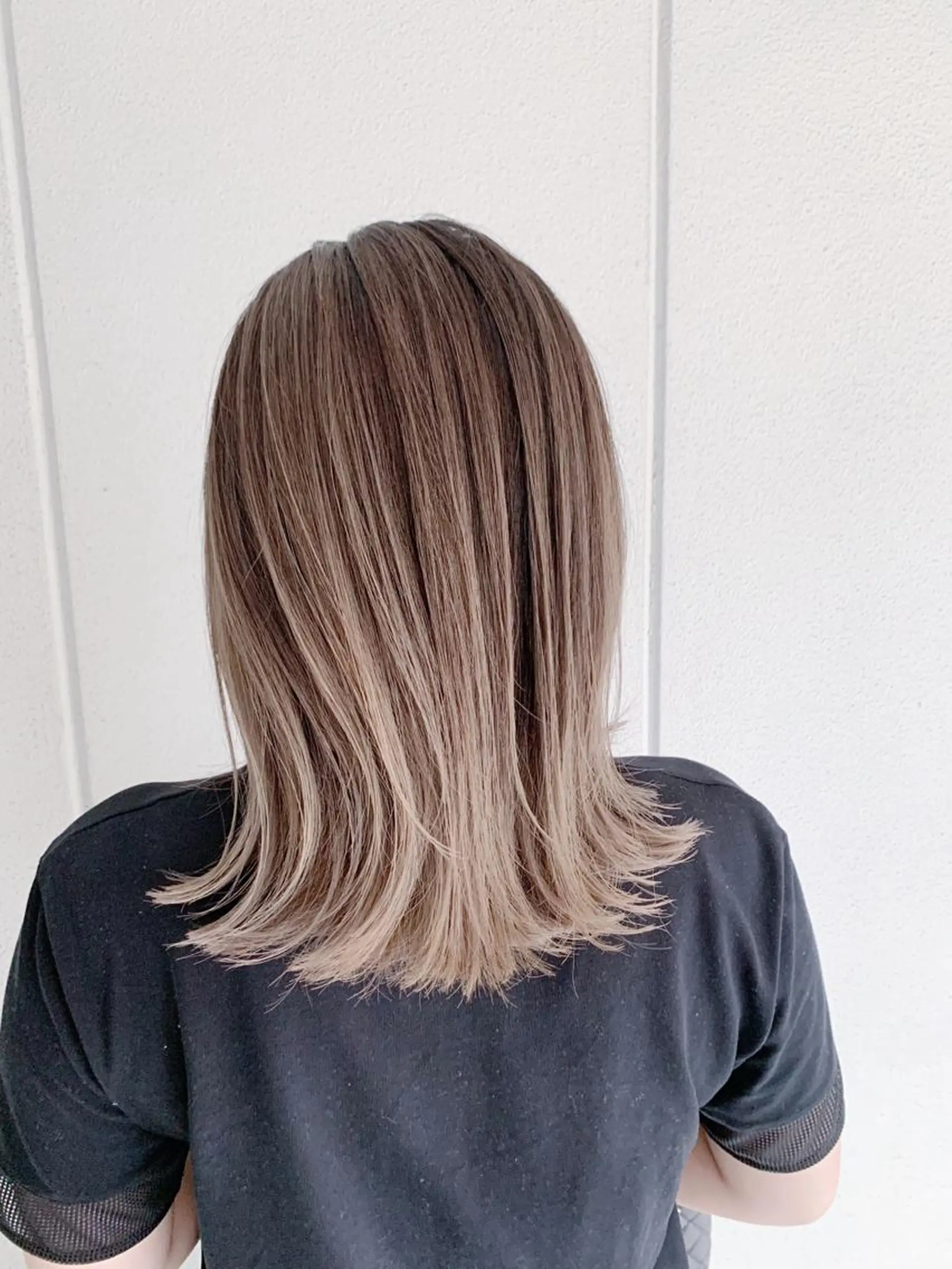 ミディアム レイヤーカット ブリーチ.バレイヤー ジュ.REAL心斎橋のヘアスタイル
