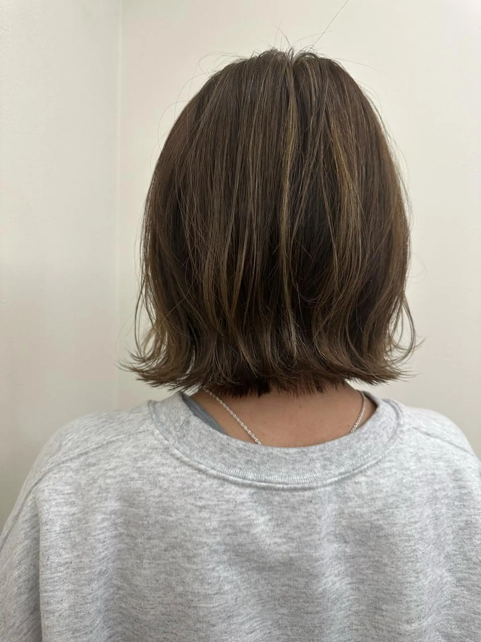 ミディアム ボブ ハイライト ヘアカラー TotalBeautysalonCURE所属・CURE 朱梨のネイルデザイン