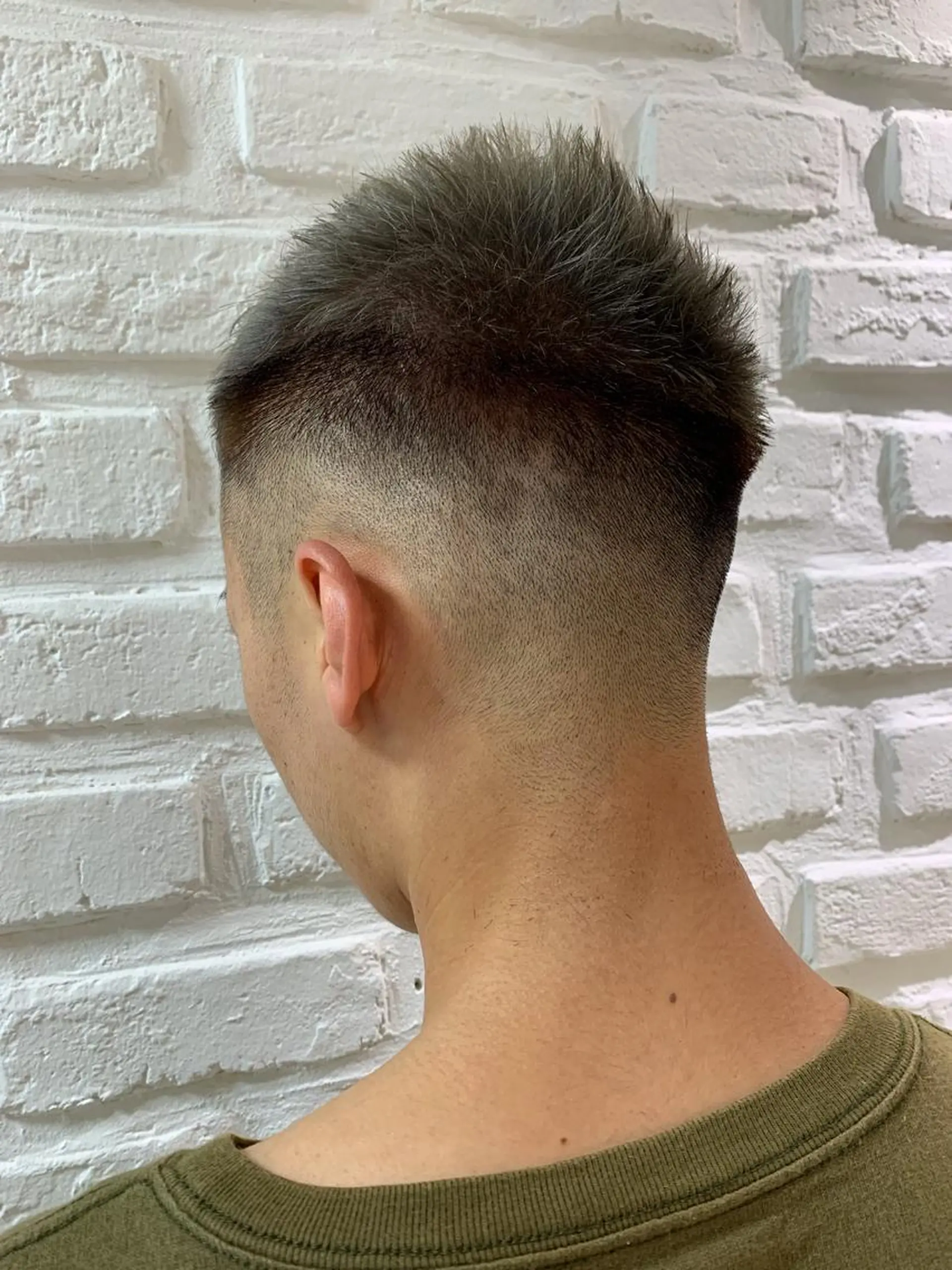 ショート メンズ フェードカット 【暖色カラー特化】 中山由梨のヘアスタイル