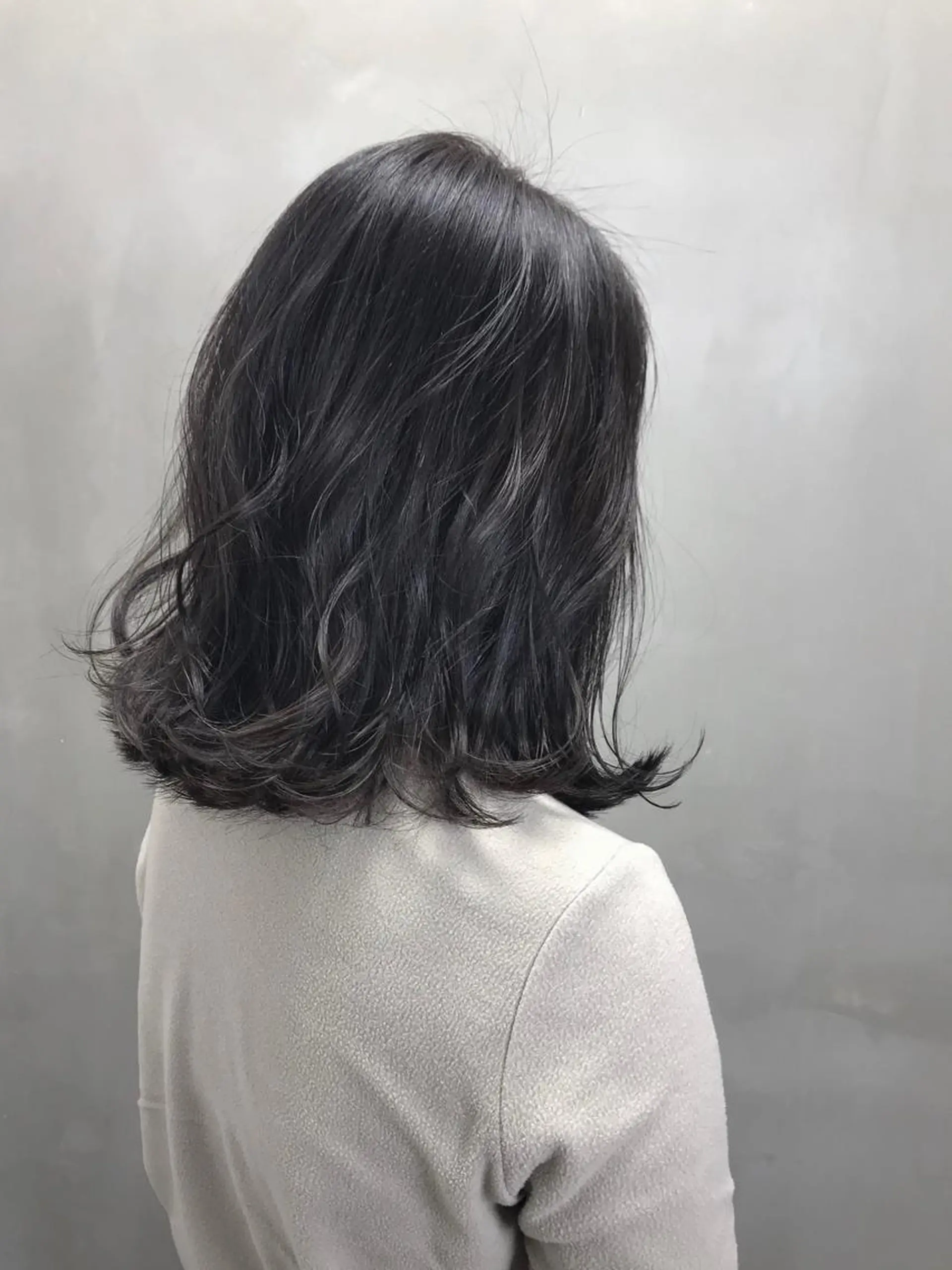 ミディアム カラー グレージュ 【透明感、艶髪】西村 有司のヘアスタイル