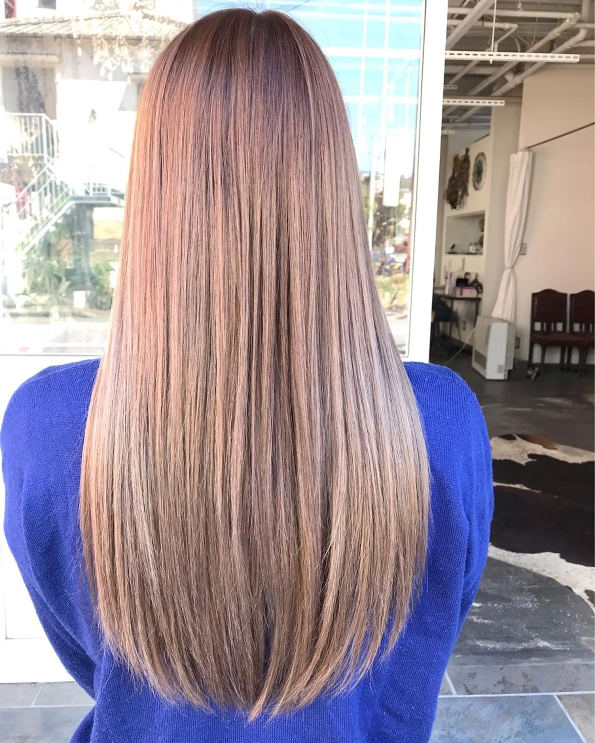 ロング カラー ヘアアレンジ お団子ヘア 切りっぱなしボブ バレイヤージュ ブリーチ デザインカラー Mariana/ 鶴原-ハイライトのヘアスタイル