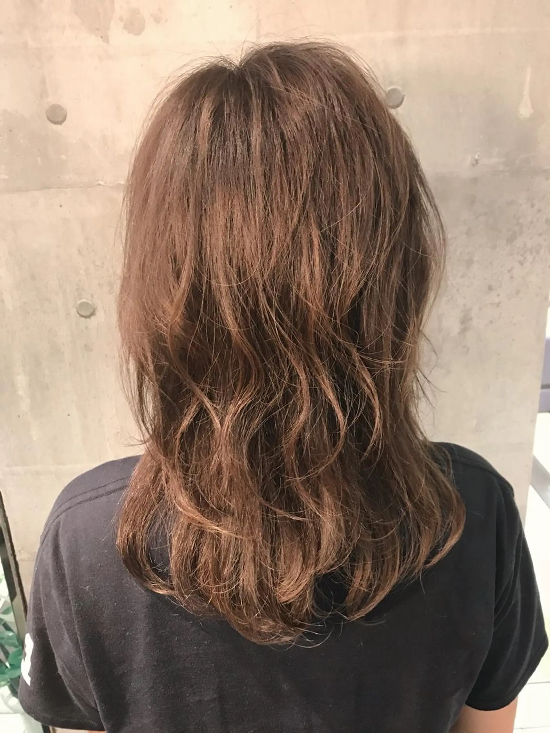 ミディアム カラー グレージュ ウルフカット カット ヘアカラー トリートメント 田室 和幸のヘアスタイル